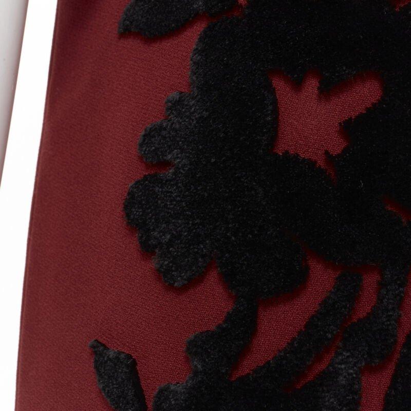 DOLCE GABBANA rot Krepp schwarz floral Samt Devore Etuikleid IT36 XS im Angebot 3