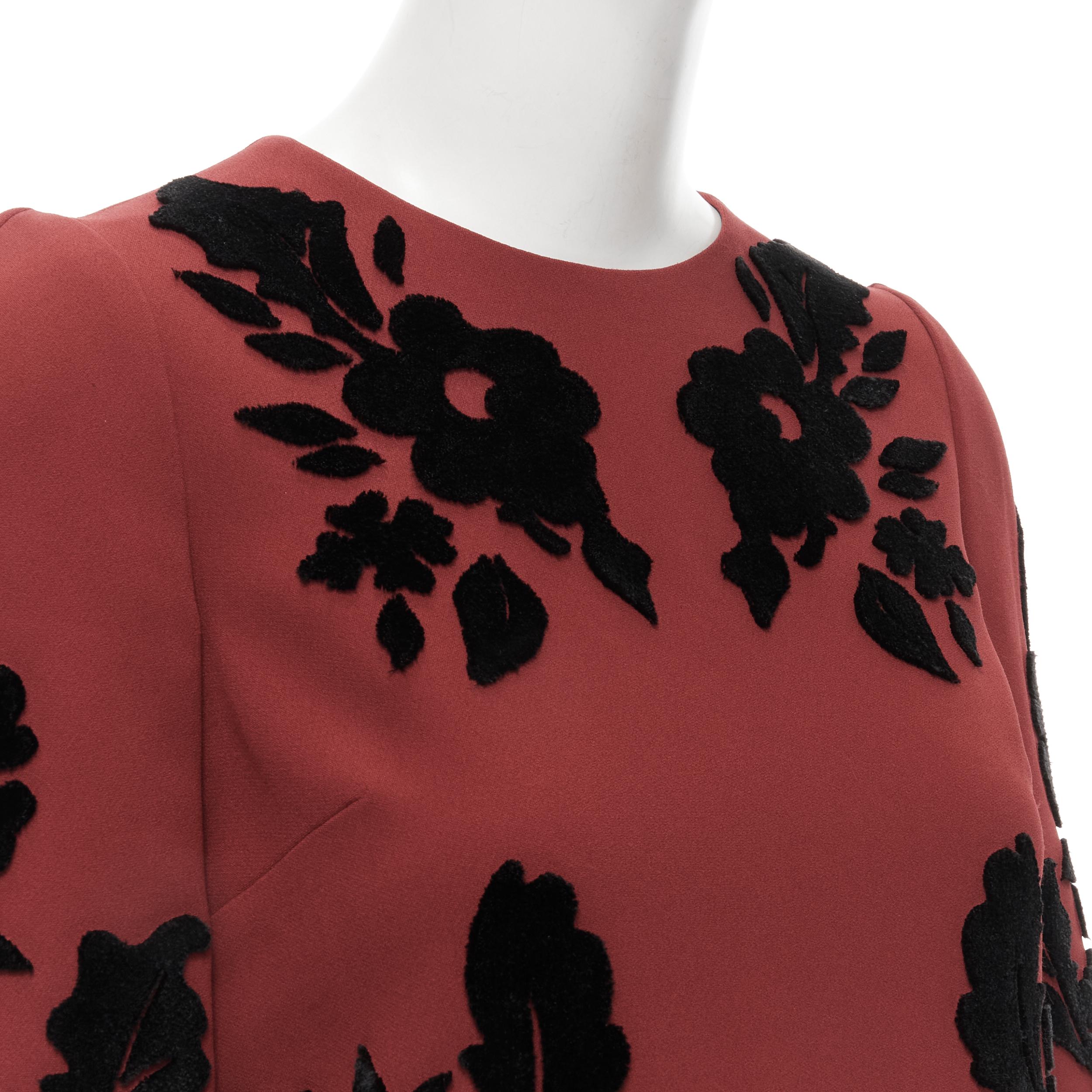DOLCE GABBANA red crepe floral velvet devore sheath dress IT36 XS 
Reference: TGAS/B01852 
Brand: Dolce & Gabbana 
Material: Crepe 
Color: Red 
Pattern: Floral 
Closure: Zip 
Extra Detail: Fully lined in silk. 
Made in: Italy 

CONDITION: