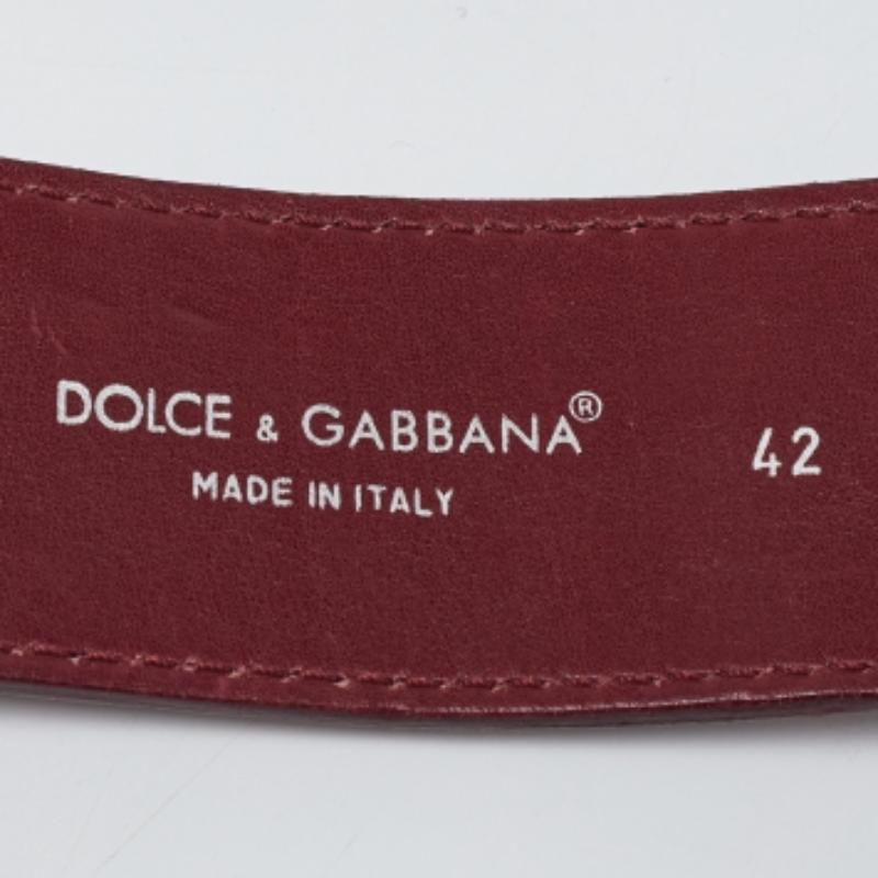 Marron Dolce & Gabbana - Ceinture à boucle en cuir rouge gaufré au crocodile en vente