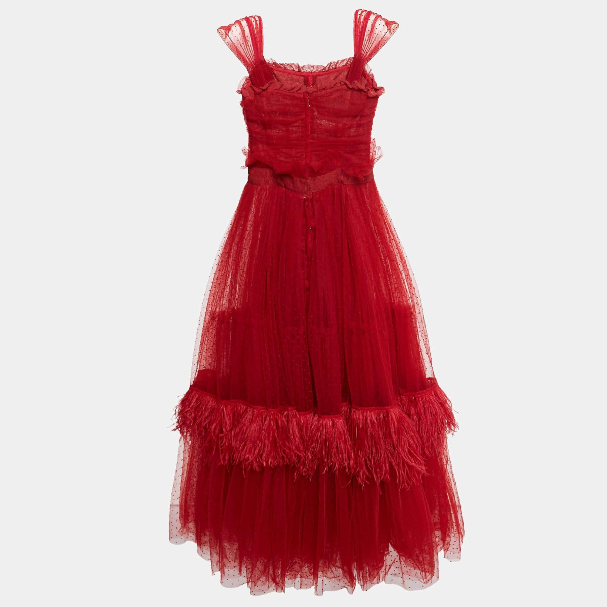 Wear this dazzling dress from the house of Dolce and Gabbana. This sleeveless midi dress can be effortlessly styled with some statement accessories. This impressive ensemble has been designed from red tulle and will keep you comfortable and stylish