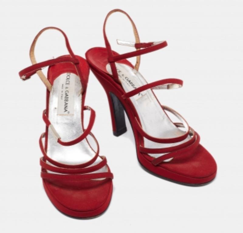 Dolce & Gabbana - Sandales à lanières en tissu rouge, taille 38 Bon état - En vente à Dubai, Al Qouz 2
