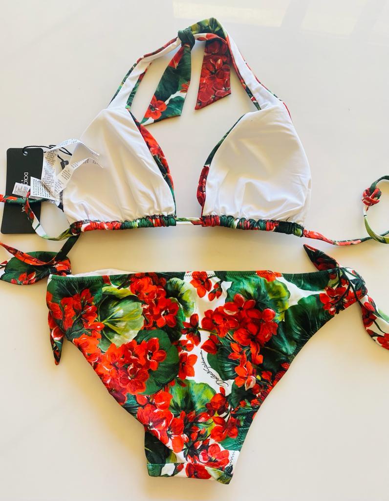 Dolce & Gabbana beachwear bikini set in RED GERANIUM brightly-colored print is the absolute star of this bikini that features a padded triangle bikini top with ties and thong bikini bottoms with adjustable bows in fine luxury fabric: 
Adjustable