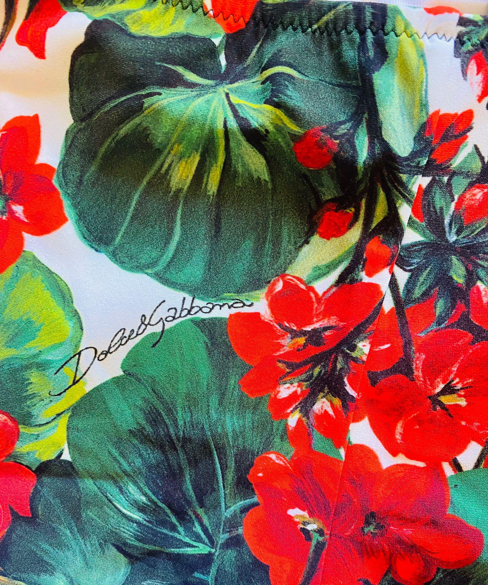 Dolce & Gabbana Zweiteiliger Badeanzug/ Bikini/Badeanzug mit Blumen aus rotem Geranium, DG Retro Damen im Angebot