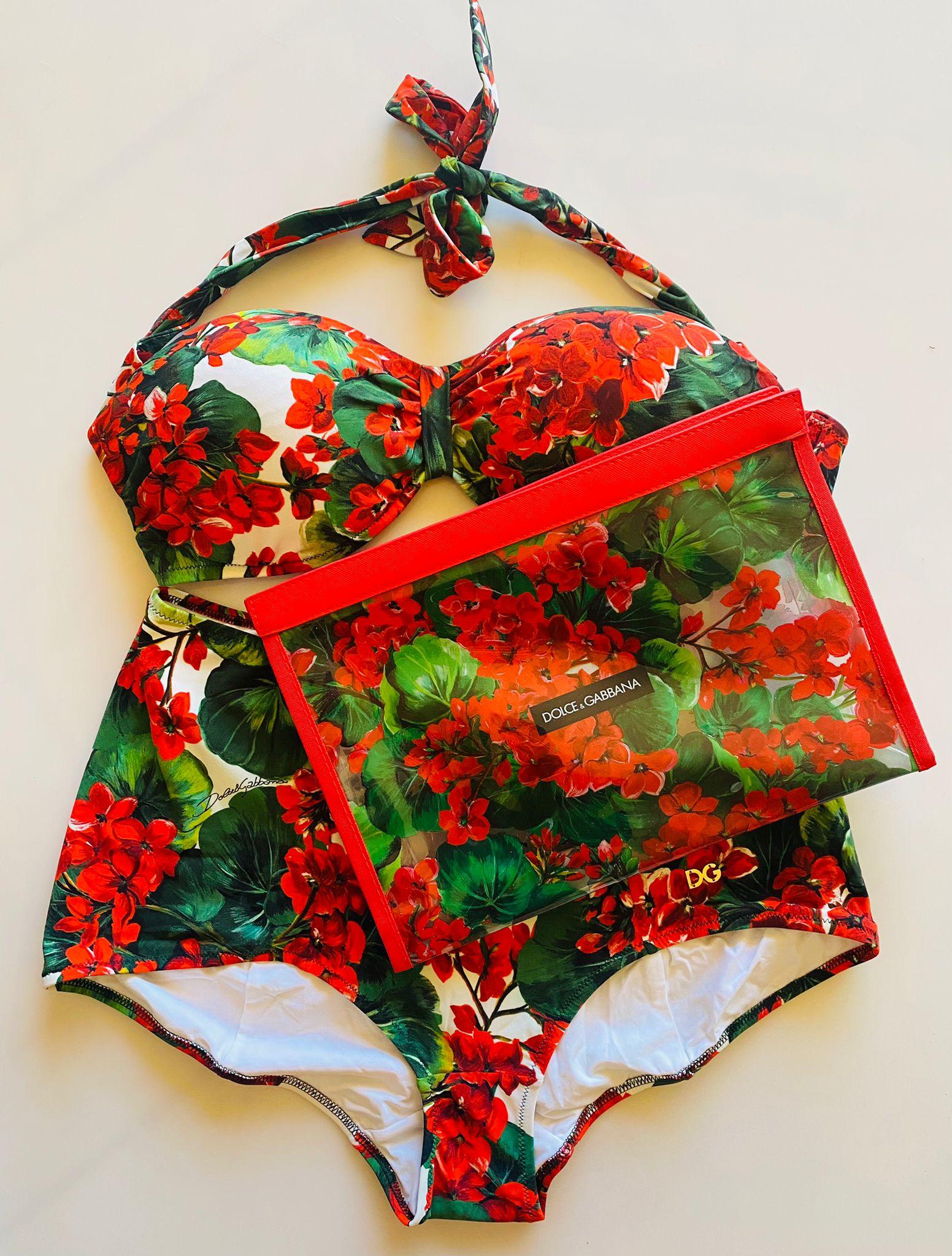 Dolce & Gabbana Zweiteiliger Badeanzug/ Bikini/Badeanzug mit Blumen aus rotem Geranium, DG Retro im Angebot 1