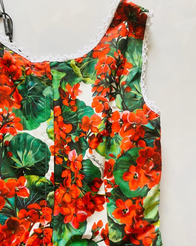 Dolce & Gabbana Red Green Cotton Geranium Floral Mini Dress Flowers DG In New Condition For Sale In WELWYN, GB