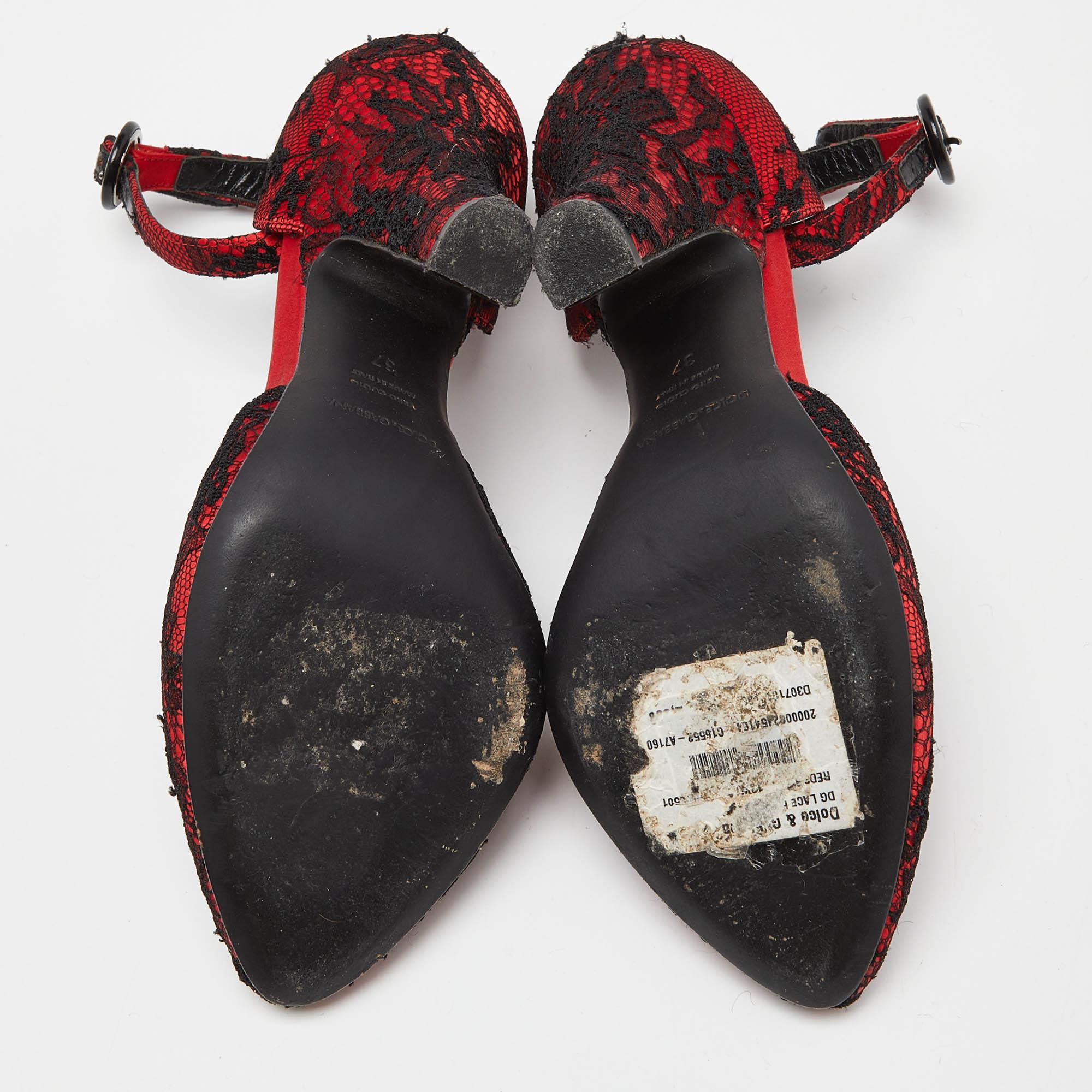 Dolce & Gabbana Sandali con cinturino alla caviglia in pizzo rosso misura 37 1