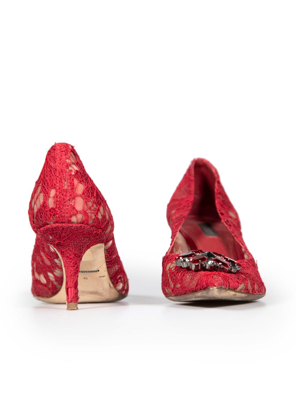 Escarpins Dolce & Gabbana rouges avec détail en dentelle et cristaux, taille IT 40 Bon état - En vente à London, GB