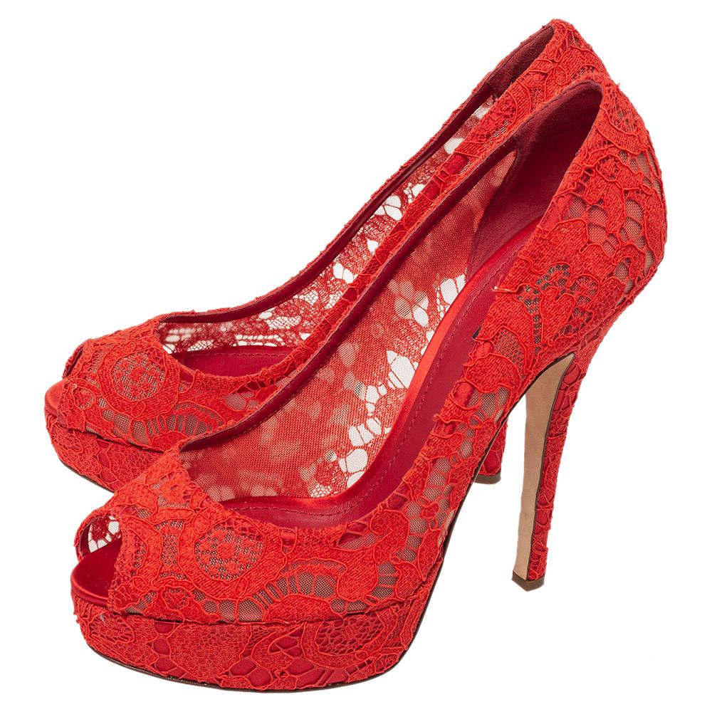 Dolce & Gabbana Red Lace Peep Toe Platform Pumps Size 41 In Excellent Condition In Dubai, Al Qouz 2
