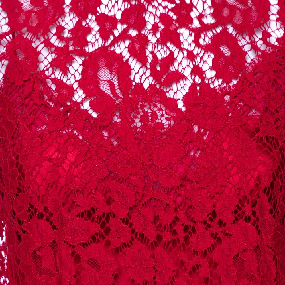 Dolce & Gabbana - Top à manches courtes en dentelle rouge M Bon état - En vente à Dubai, Al Qouz 2