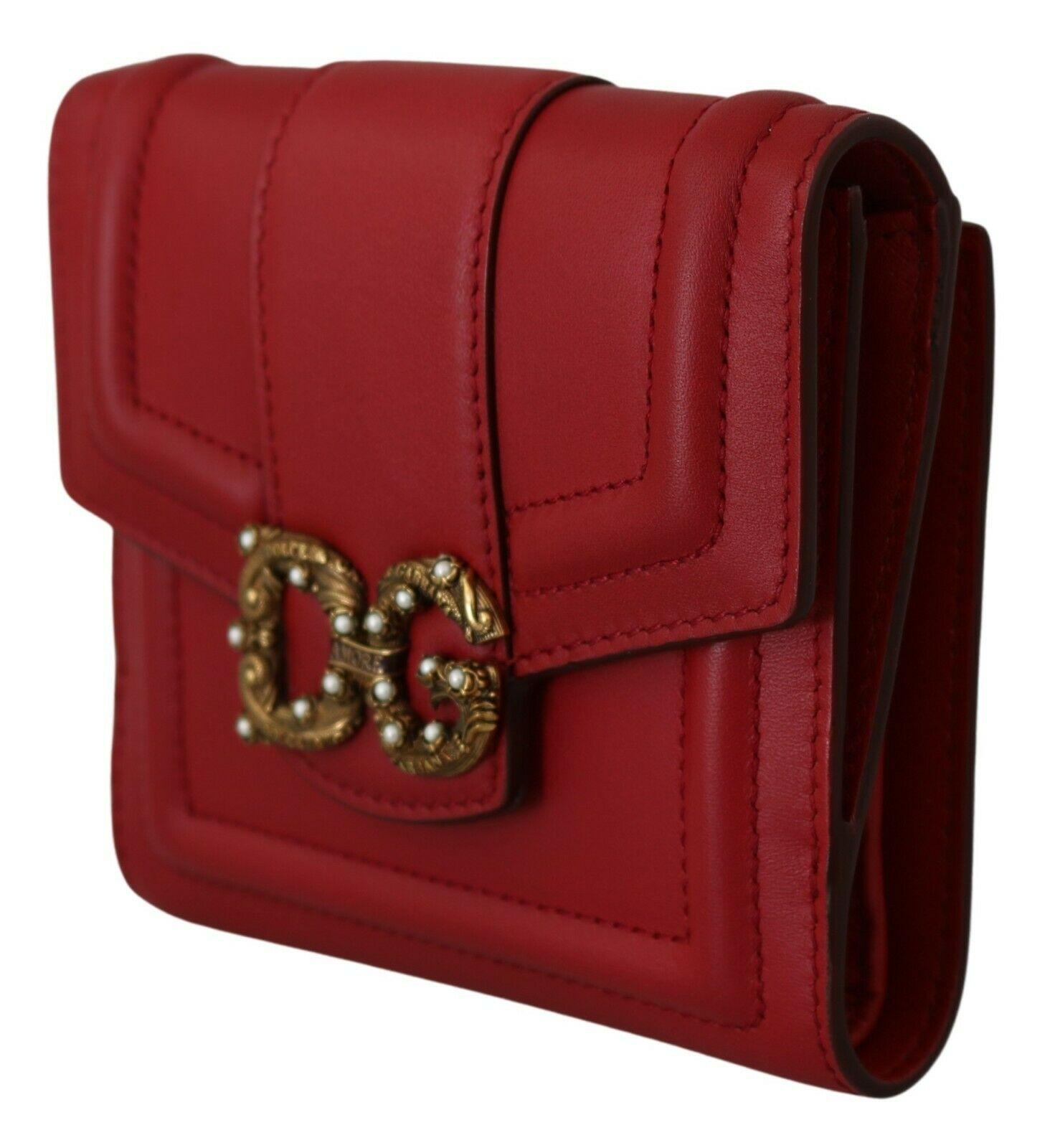 Gorgeous brand new with tags, 100% Authentic Dolce & Gabbana wallet.



Model: AMORE, Trifold, wallet clutch
Material: 100% Leather
Color: Red, gold metal detailing
Cardholder slots and coin pocket, bill slot
Logo engraved metal hardware
Made in