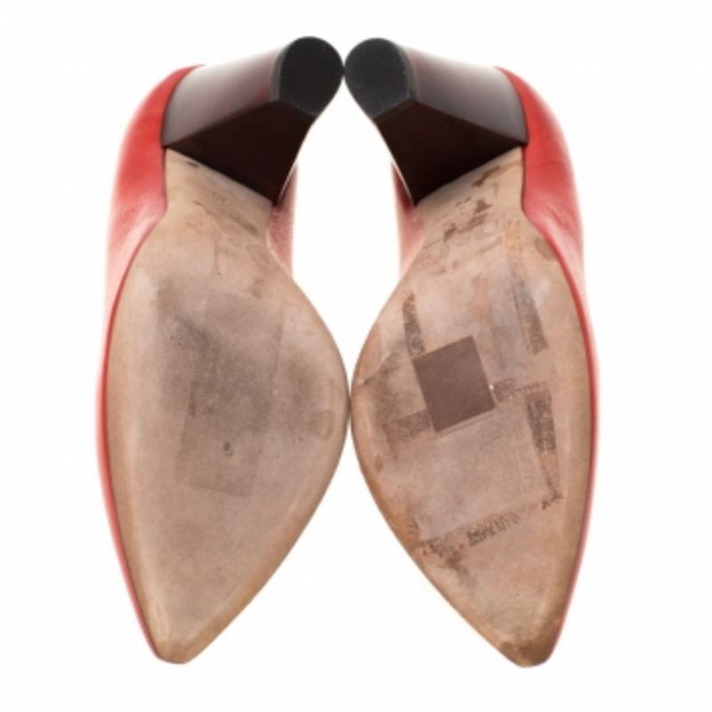 Marron Escarpins Dolce & Gabbana à talons blocs en cuir rouge, taille 38 en vente