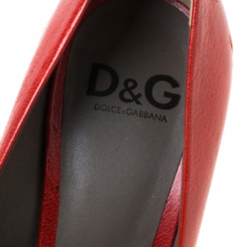 Escarpins Dolce & Gabbana à talons blocs en cuir rouge, taille 38 en vente 1