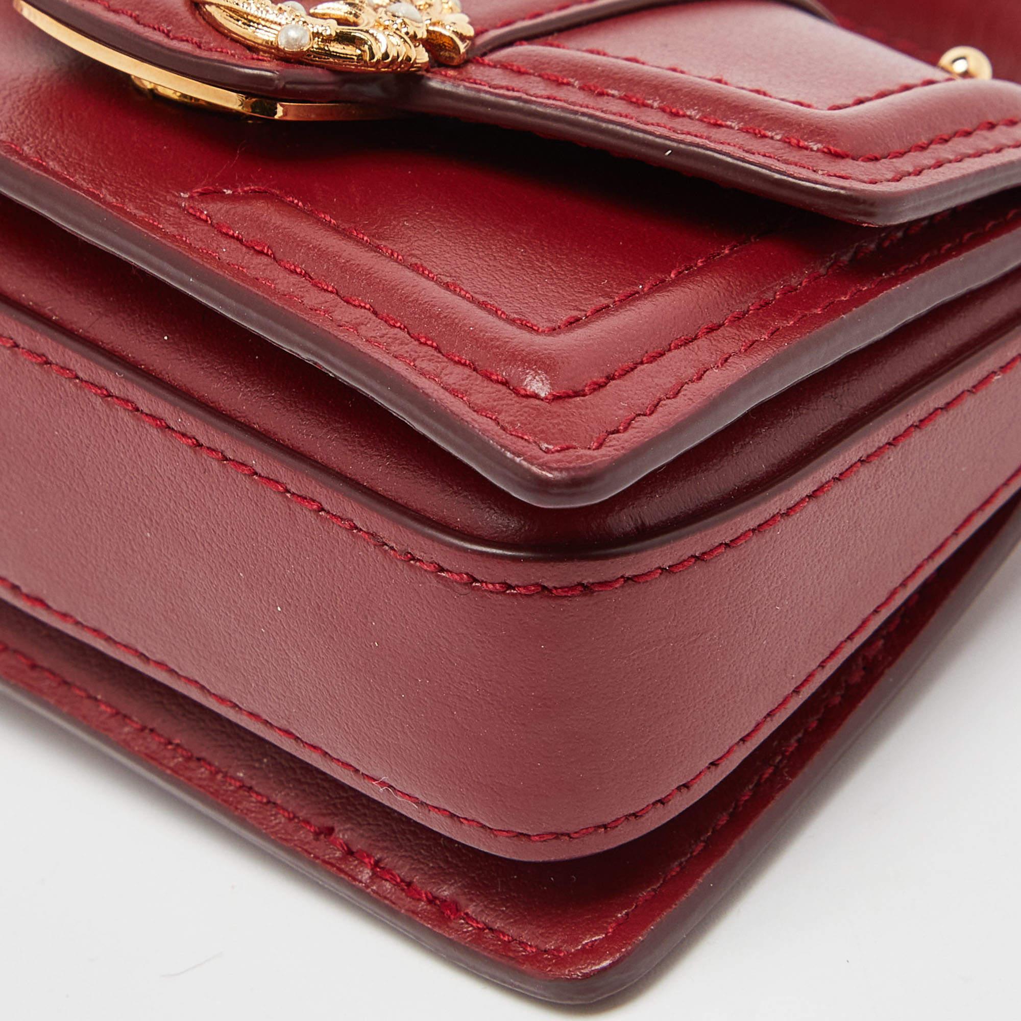Dolce & Gabbana Red Leather DG Amore Chain Purse In Excellent Condition In Dubai, Al Qouz 2