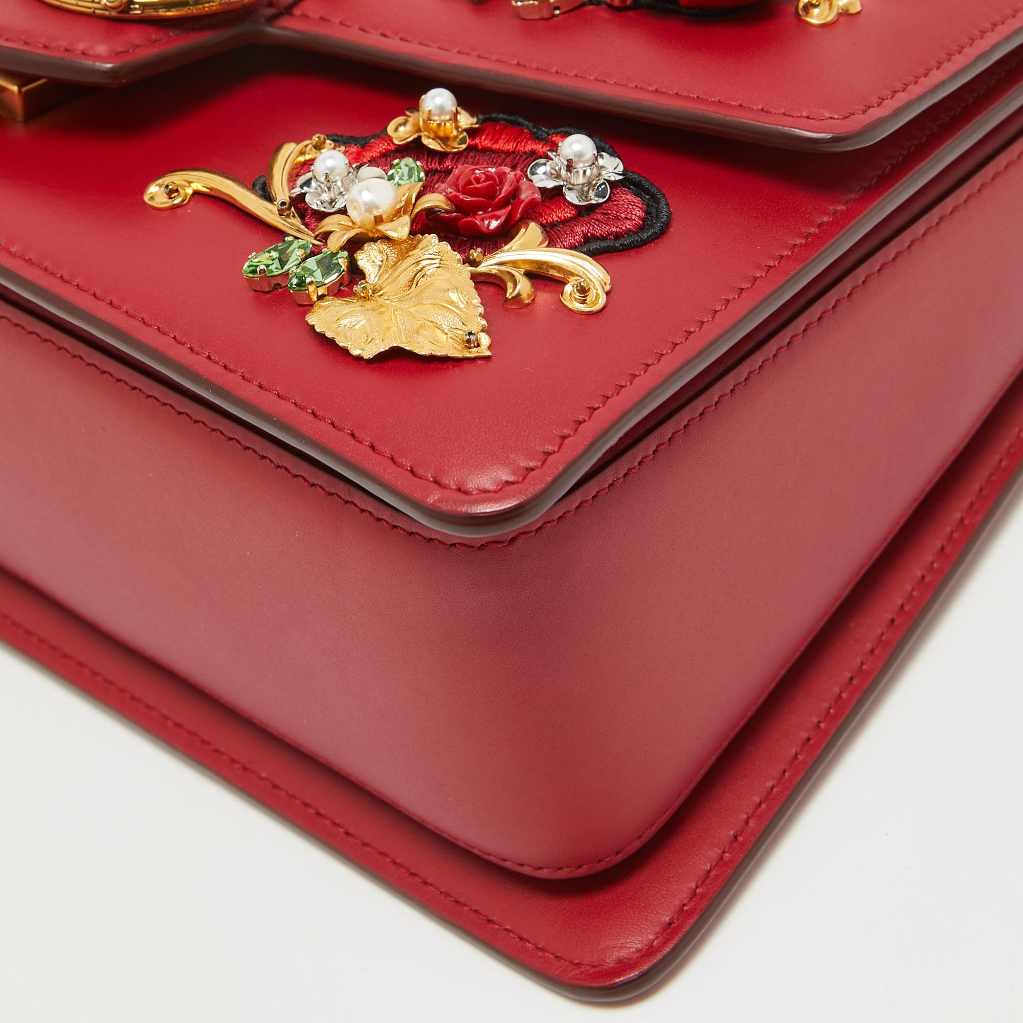 Sac à main Dolce & Gabbana en cuir rouge DG Amore Crystals en vente 7
