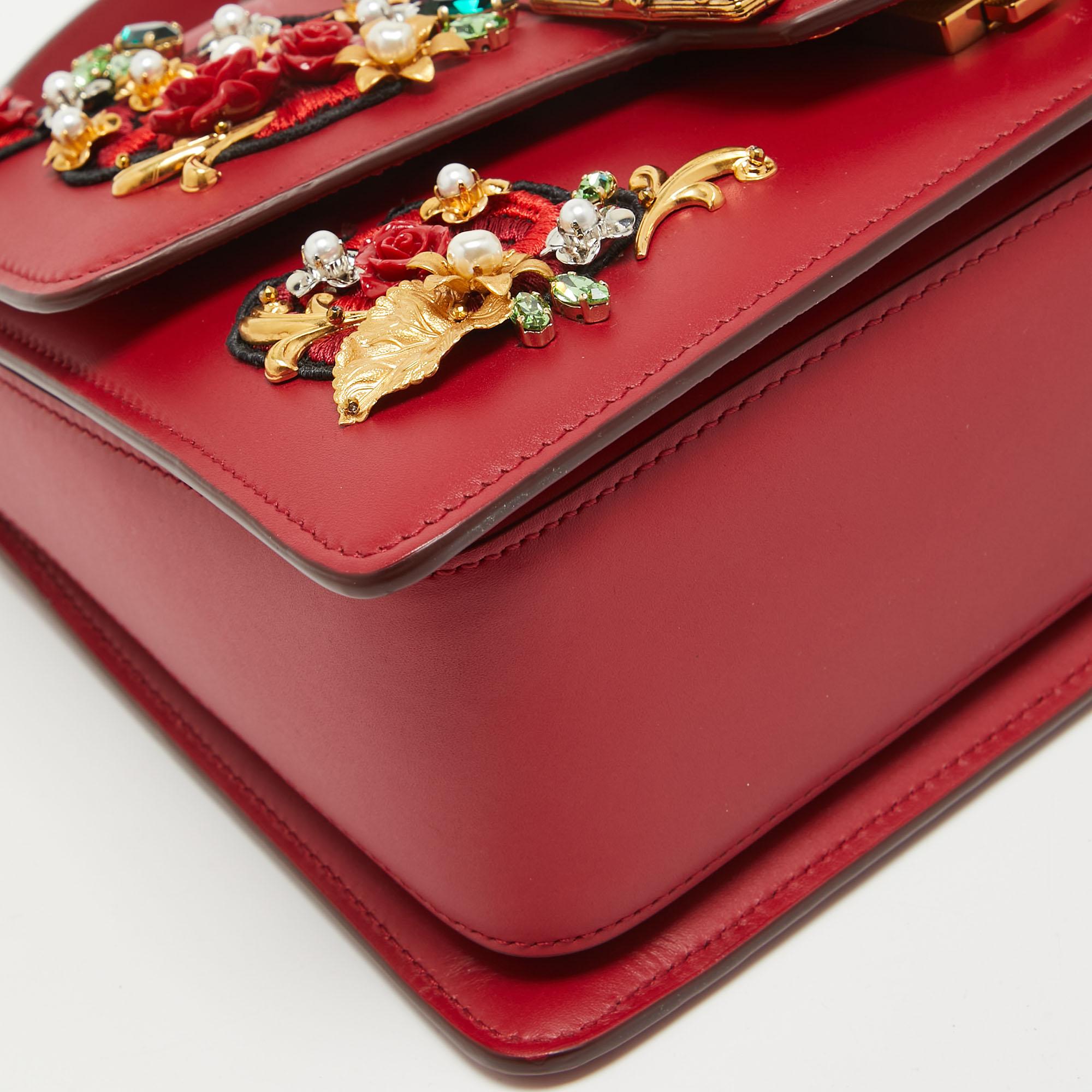 Sac à main Dolce & Gabbana en cuir rouge DG Amore Crystals en vente 8