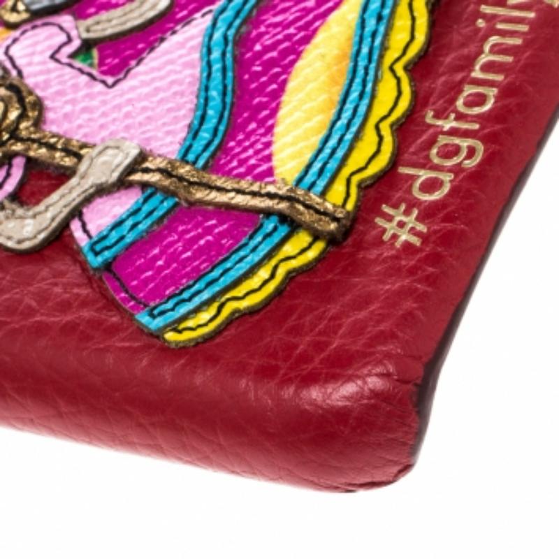 Funda para Iphone 6 Dolce & Gabbana de piel roja adornada con el parche #dgfamily en venta 1