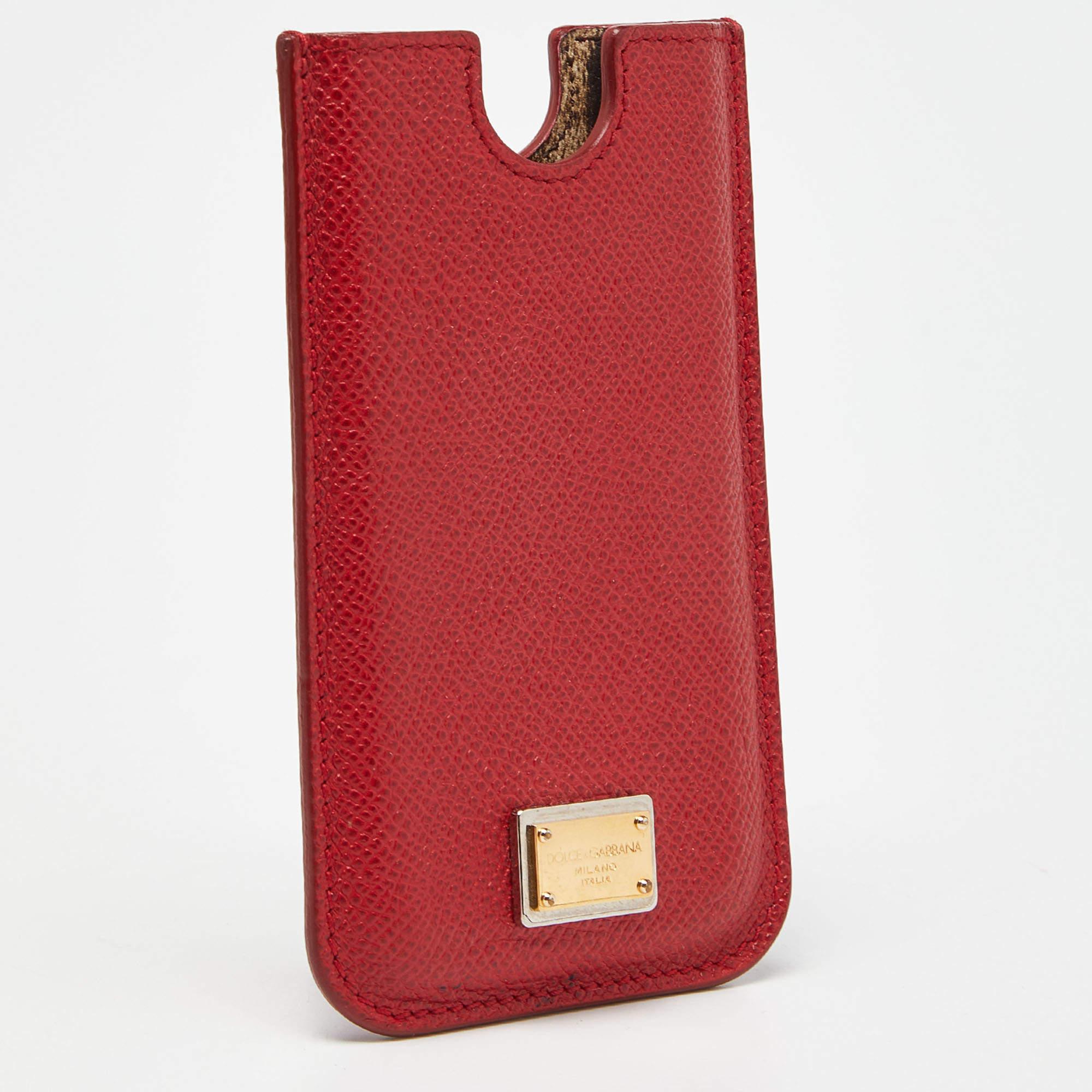 Dolce & Gabbana Red Leather iPhone 4G Case In Fair Condition For Sale In Dubai, Al Qouz 2