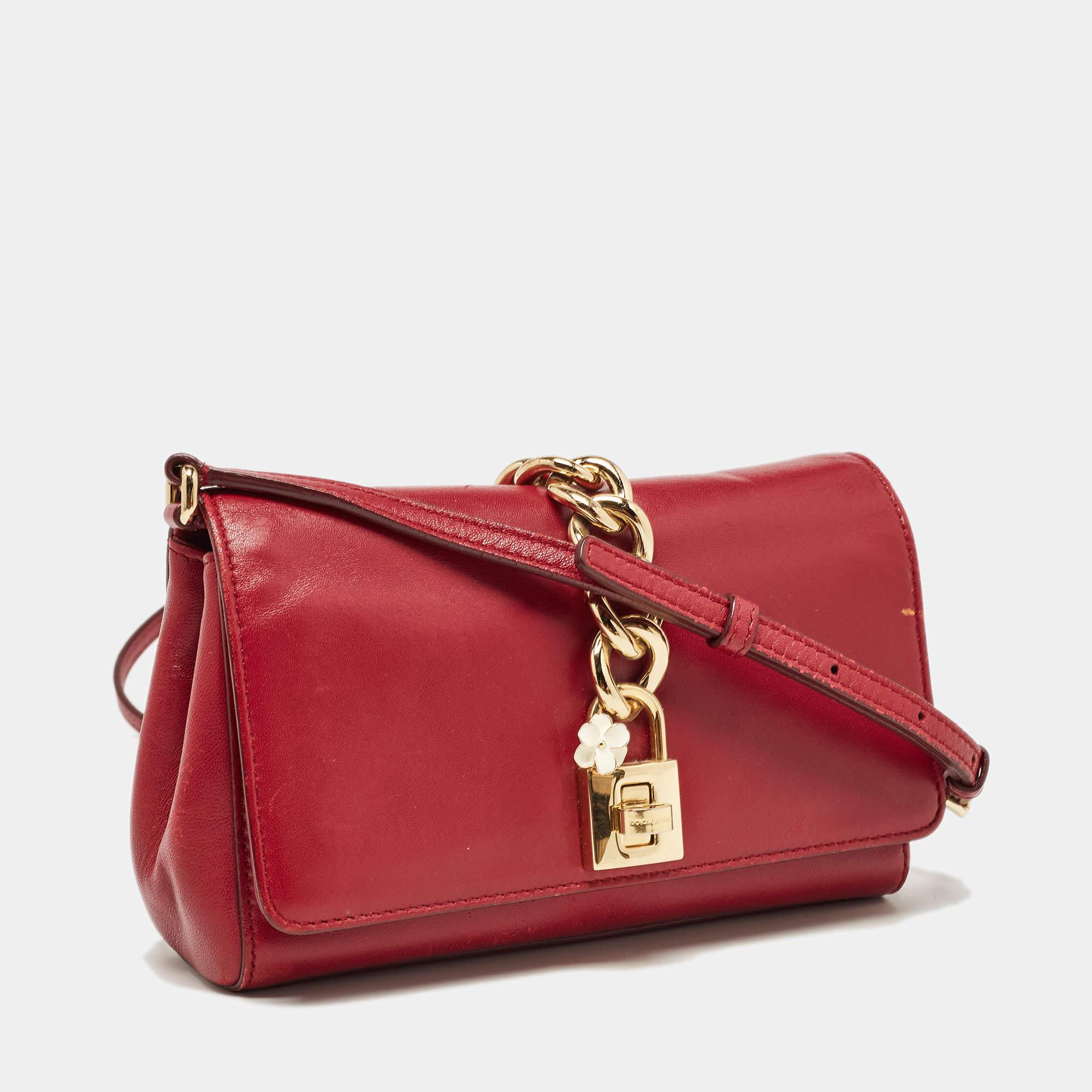 Dolce & Gabbana Red Leather Padlock Flap Crossbody Bag In Good Condition For Sale In Dubai, Al Qouz 2