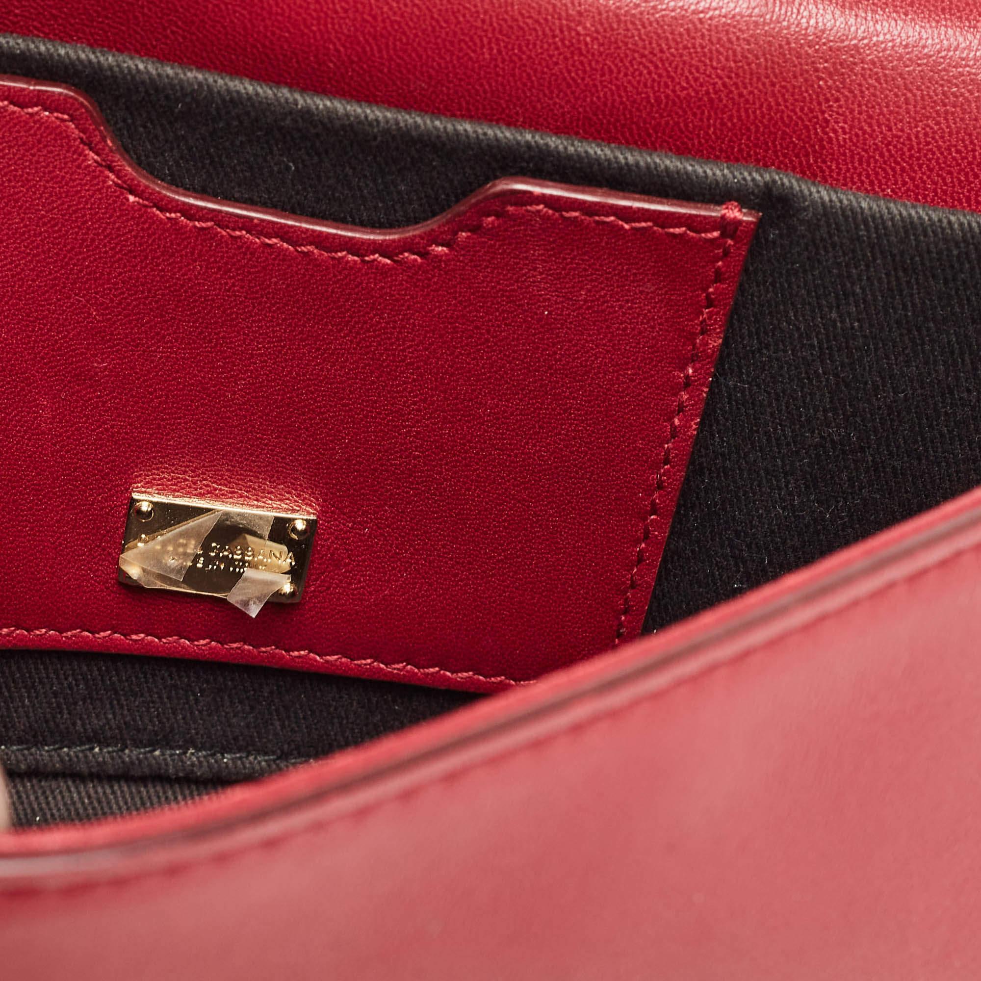 Women's Dolce & Gabbana Red Leather Padlock Flap Crossbody Bag For Sale