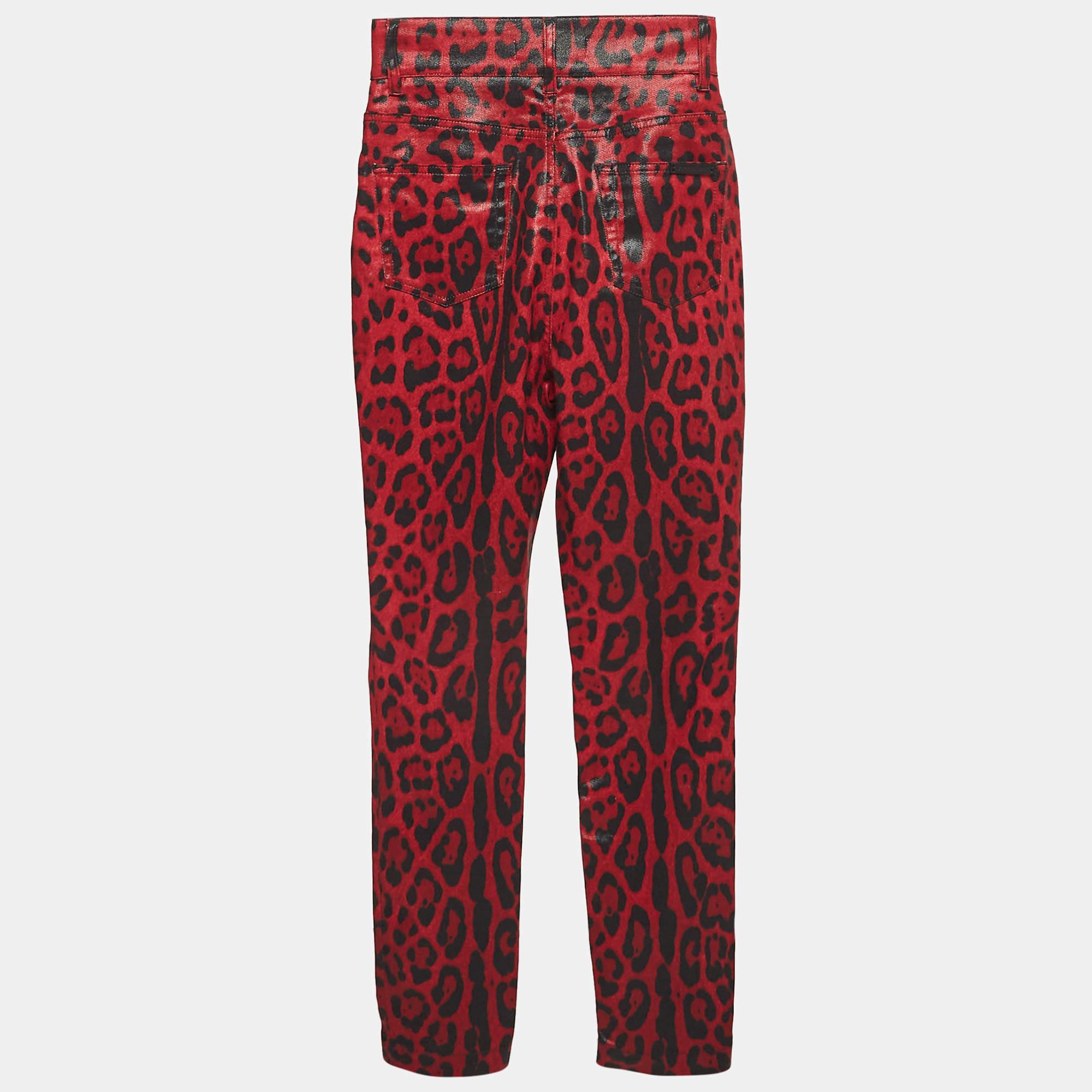 Impeccably tailored jeans are a staple in a well curated wardrobe. These designer jeans are finely sewn to give you the desired look and all day comfort.