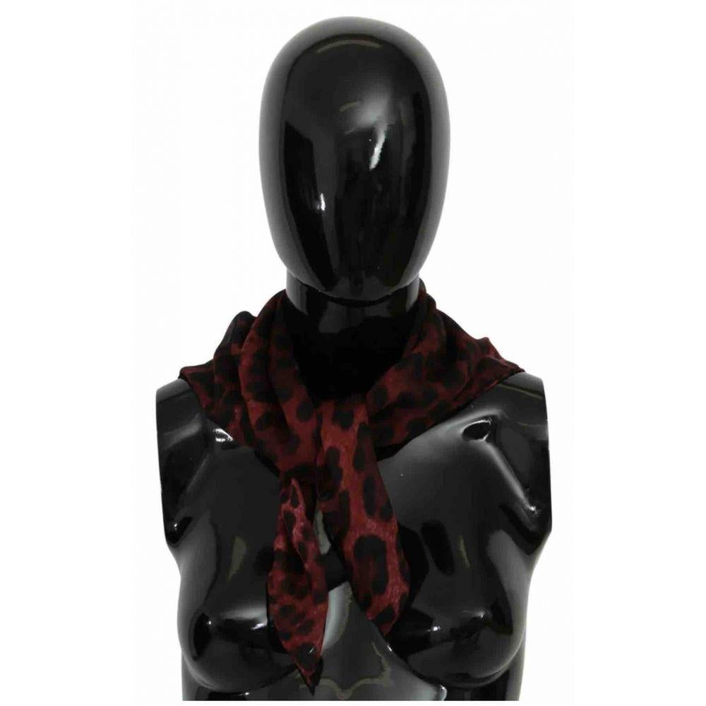 Dolce & Gabbana Red Leopard Print Silk Scarf in Multicolour

DOLCE & GABBANA 
Gender: Female 
Color: Red leopard print 
Material: 100% silk 
Logo details 
Made in Italy 
Size: 64 cm x 64 cm

General information:
Designer: Dolce & Gabbana
Condition: