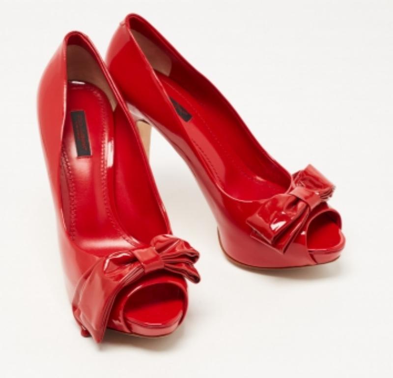 Dolce & Gabbana - Décolleté con fiocco in vernice rossa - misura 38,5 in vendita 1