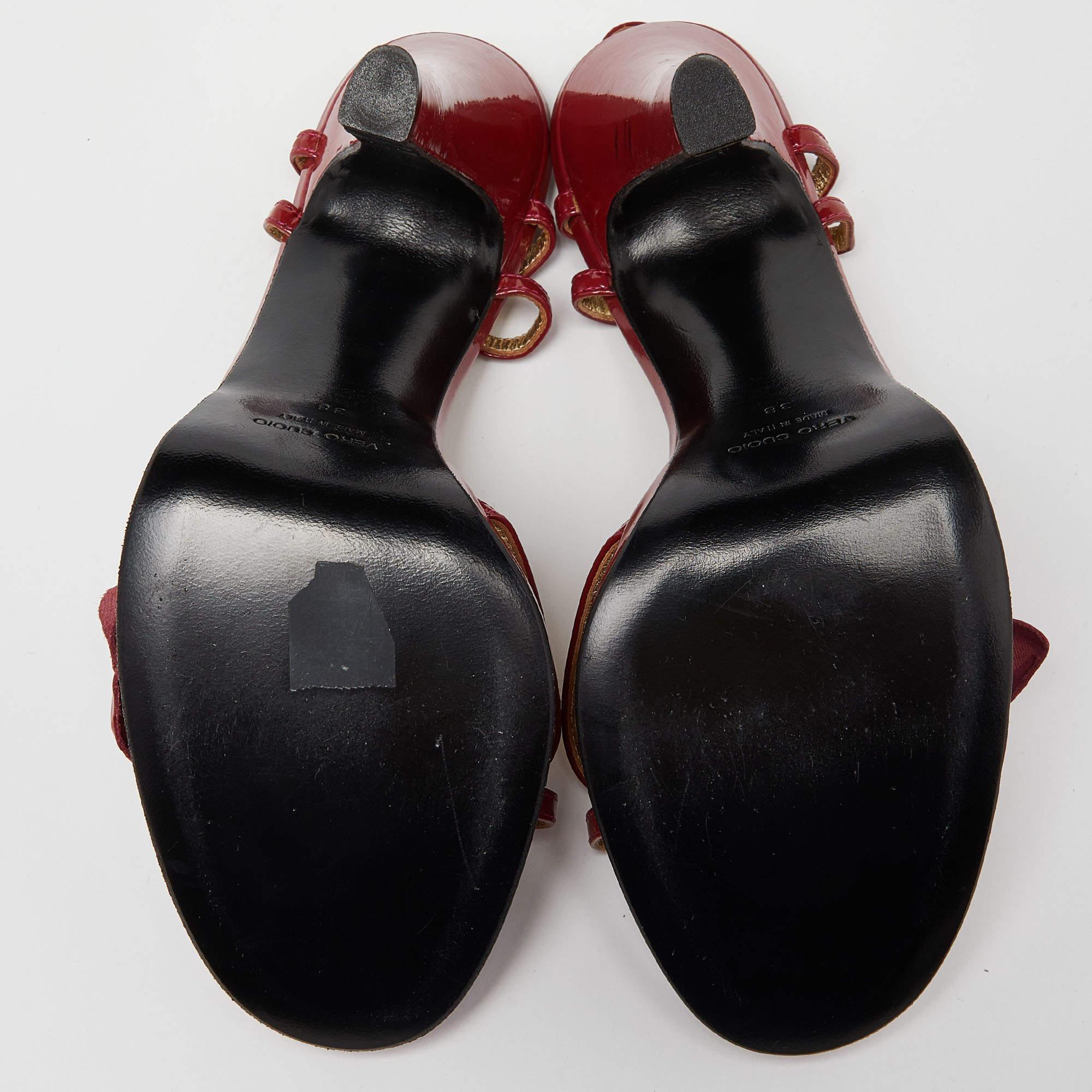 Dolce & Gabbana Red Patent Leather Flower Strappy Sandals Size 38 For Sale 1