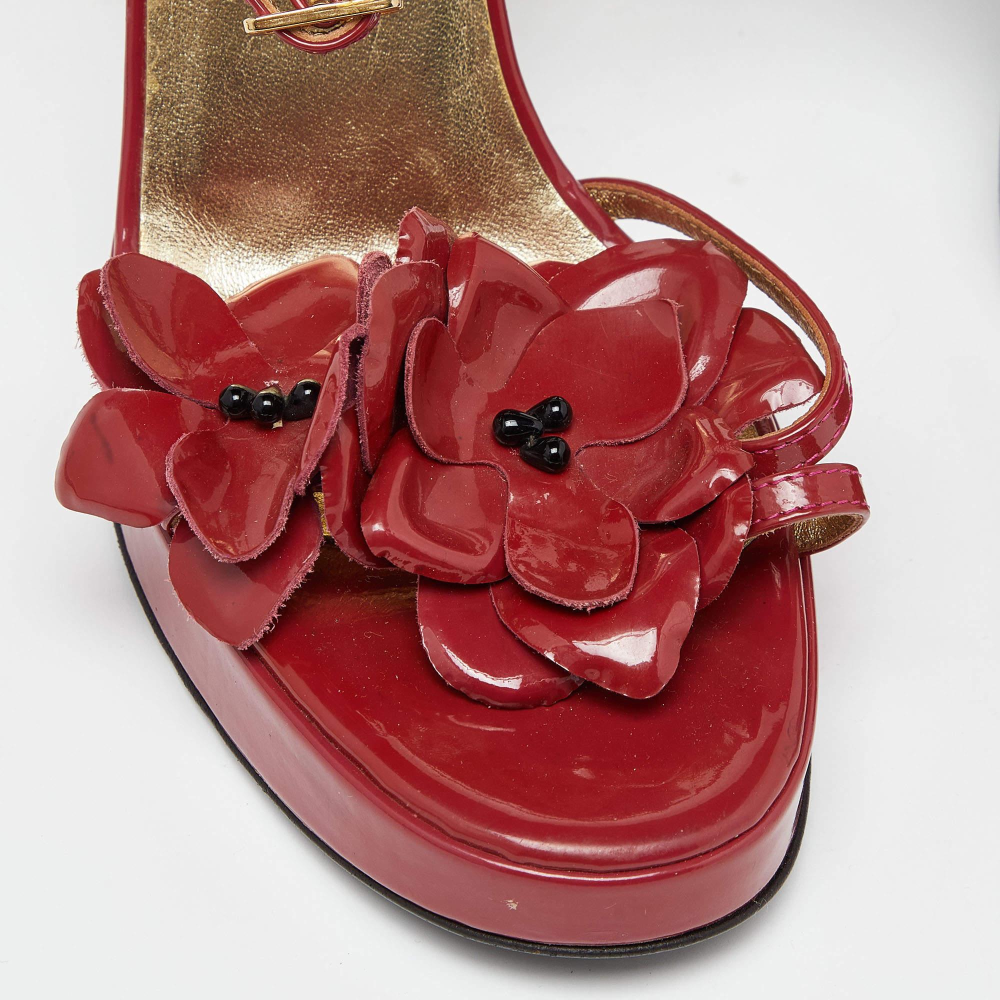 Dolce & Gabbana Red Patent Leather Flower Strappy Sandals Size 38 For Sale 2