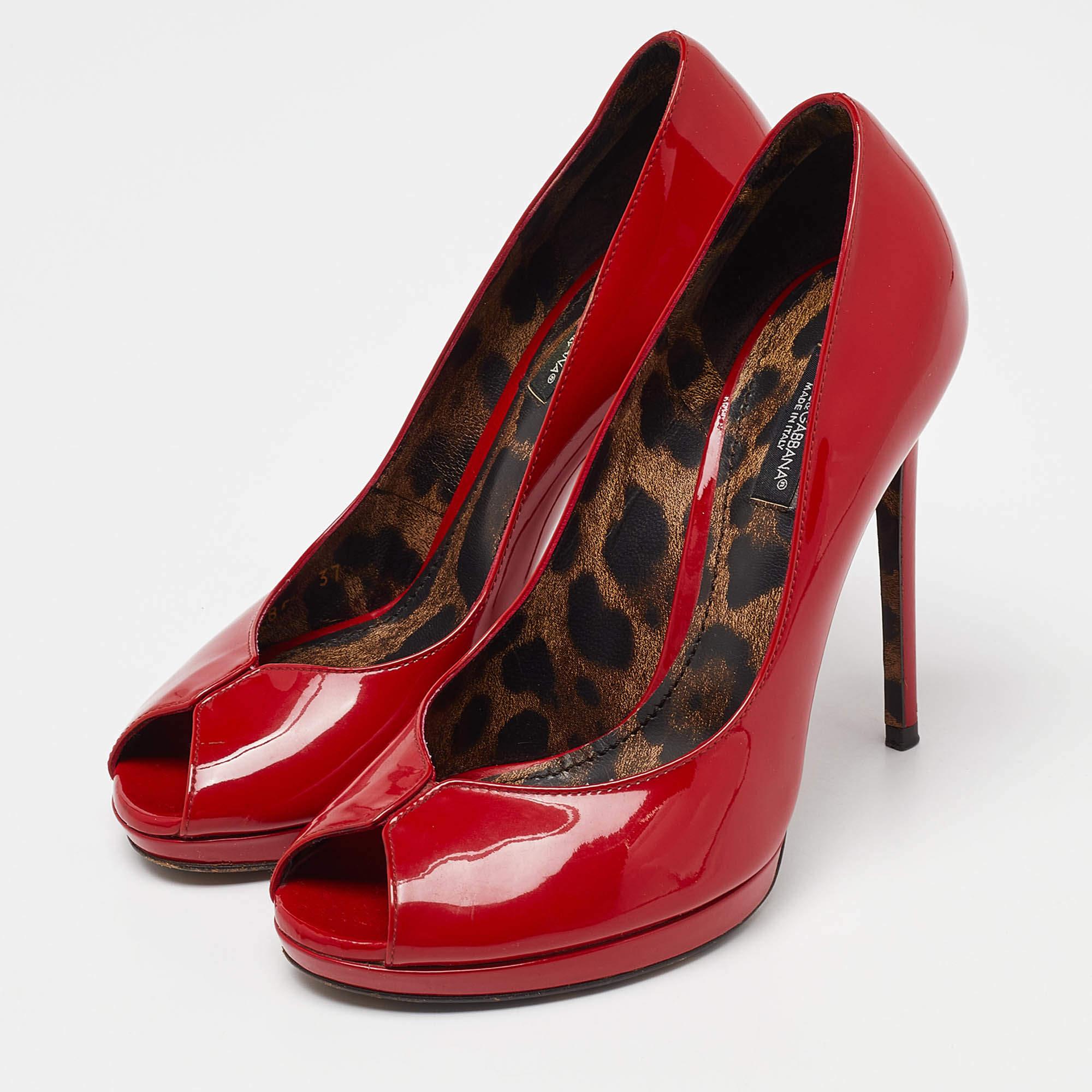 Make a chic style statement with these designer pumps. They showcase sturdy heels and durable soles perfect for your fashionable outings
