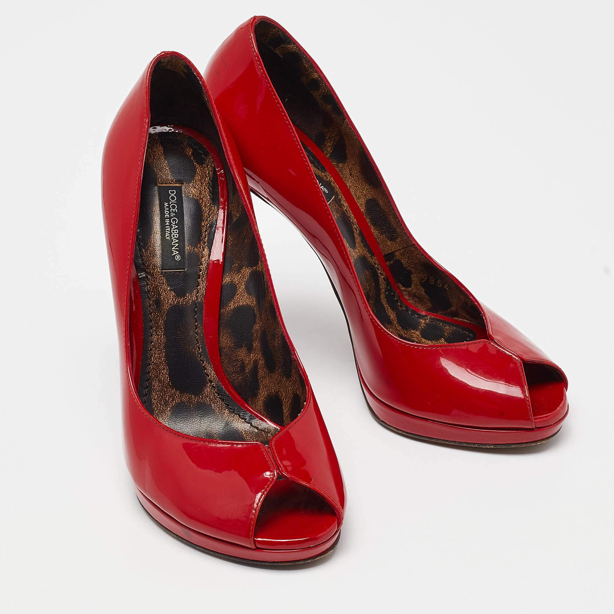 Women's Dolce & Gabbana Red Patent Leather Peep-Toe Platform Pumps Size 37 For Sale