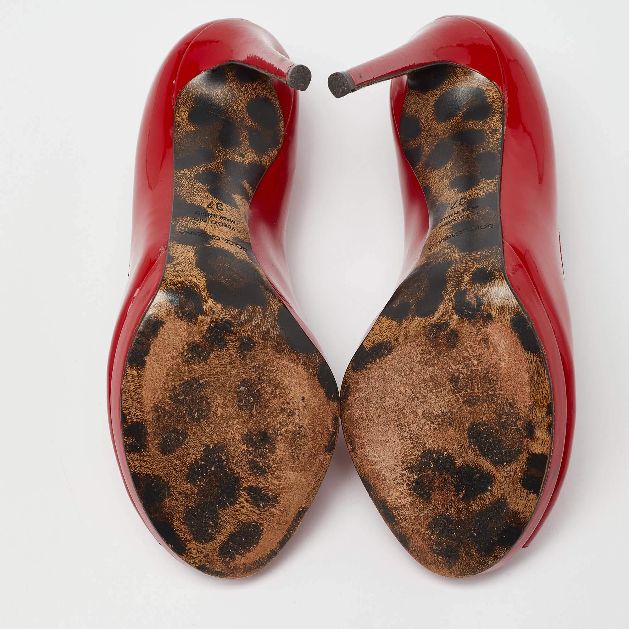 Dolce & Gabbana Red Patent Leather Peep-Toe Platform Pumps Size 37 For Sale 2
