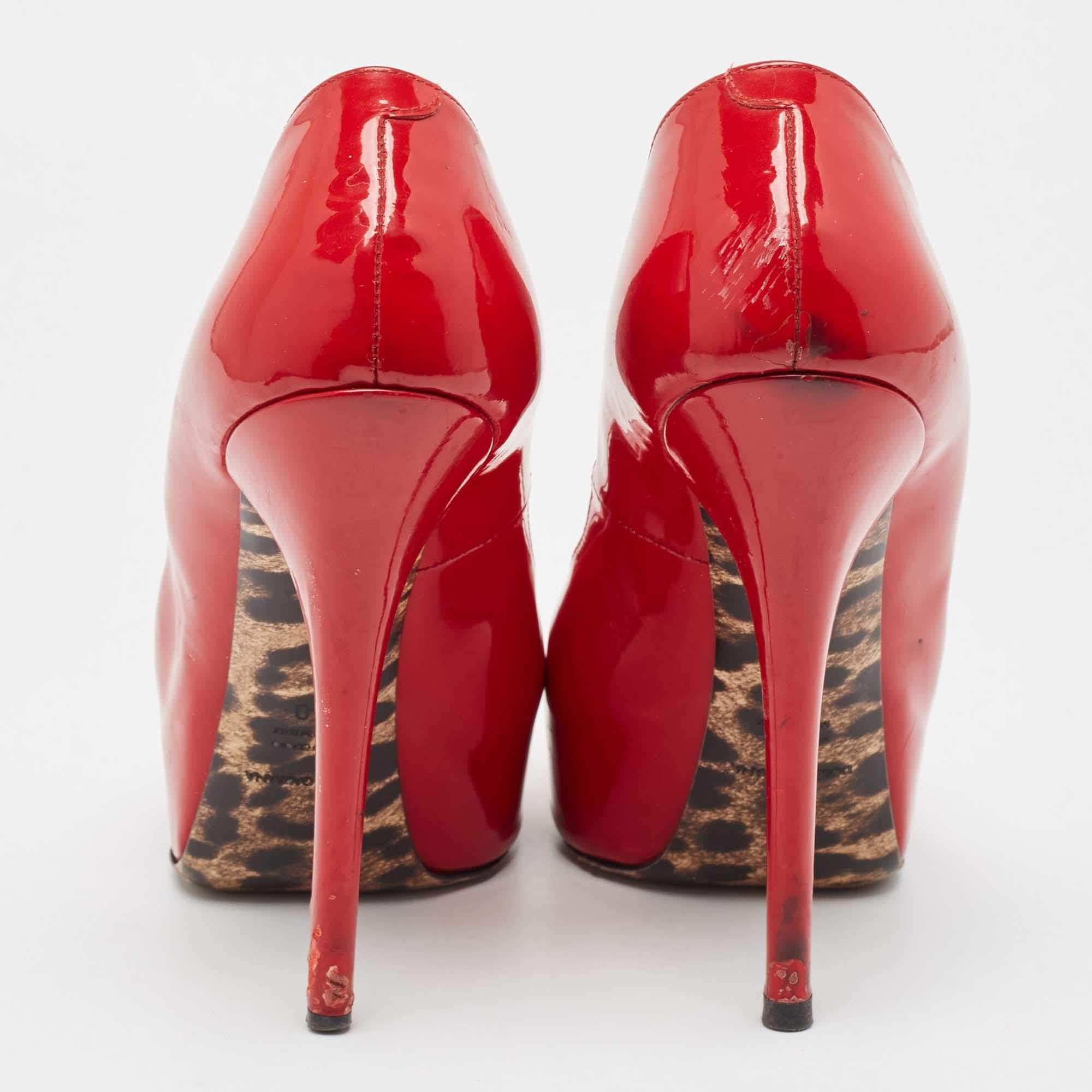 Escarpins à bout ouvert en cuir verni rouge Dolce & Gabbana, taille 40 Pour femmes en vente