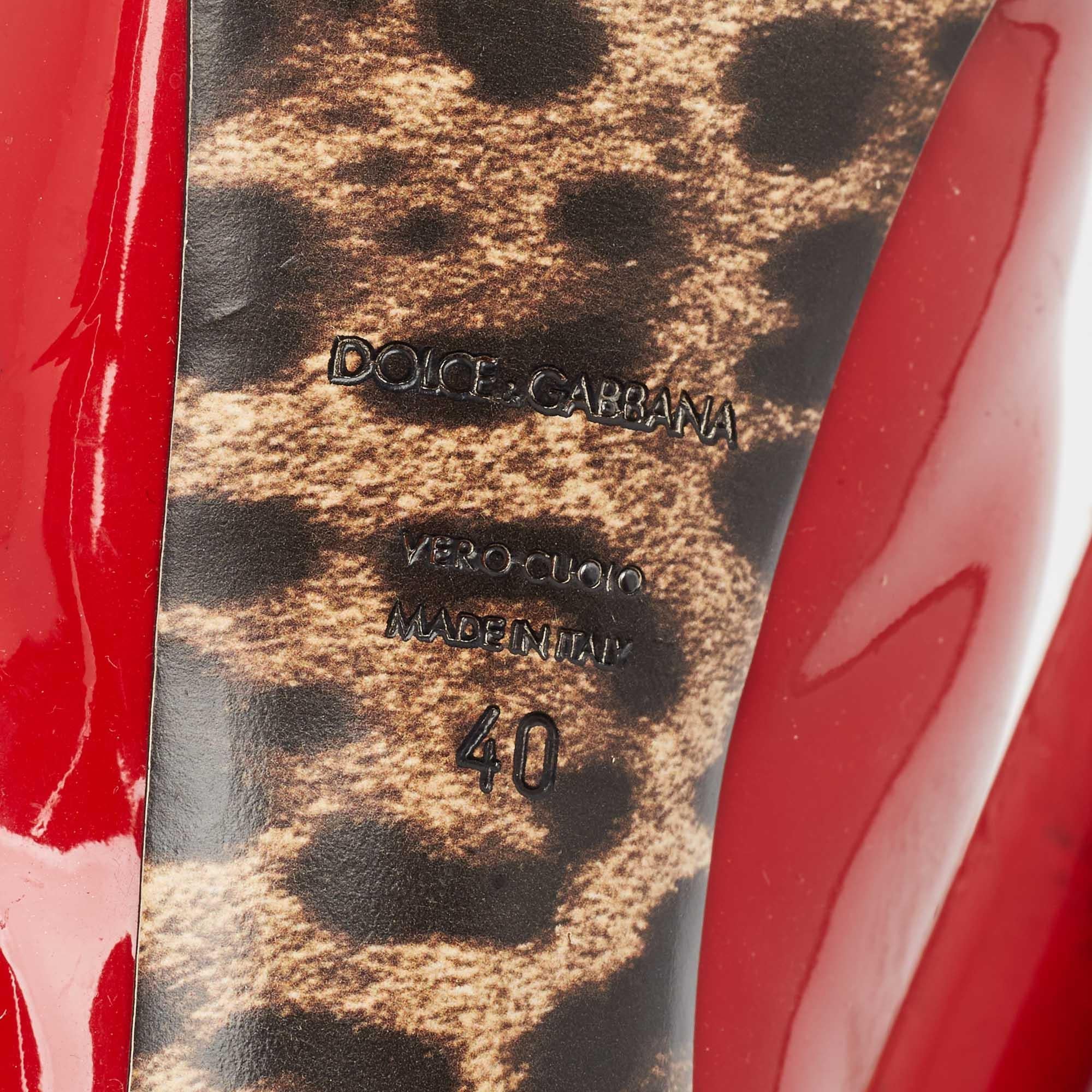 Escarpins à bout ouvert en cuir verni rouge Dolce & Gabbana, taille 40 en vente 2