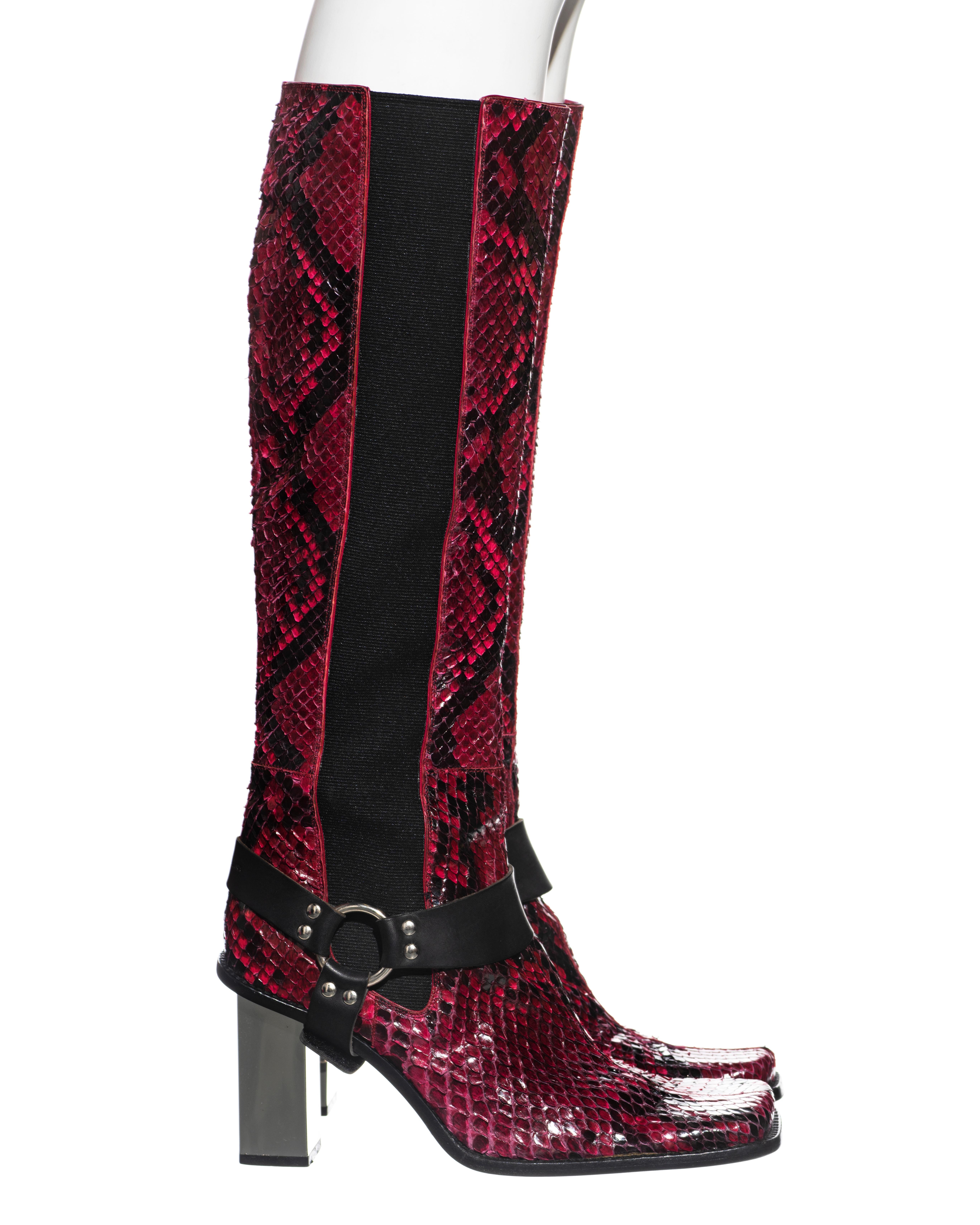 Bottes en python framboise à talons miroir Dolce & Gabbana, A/H 1999 en vente 5