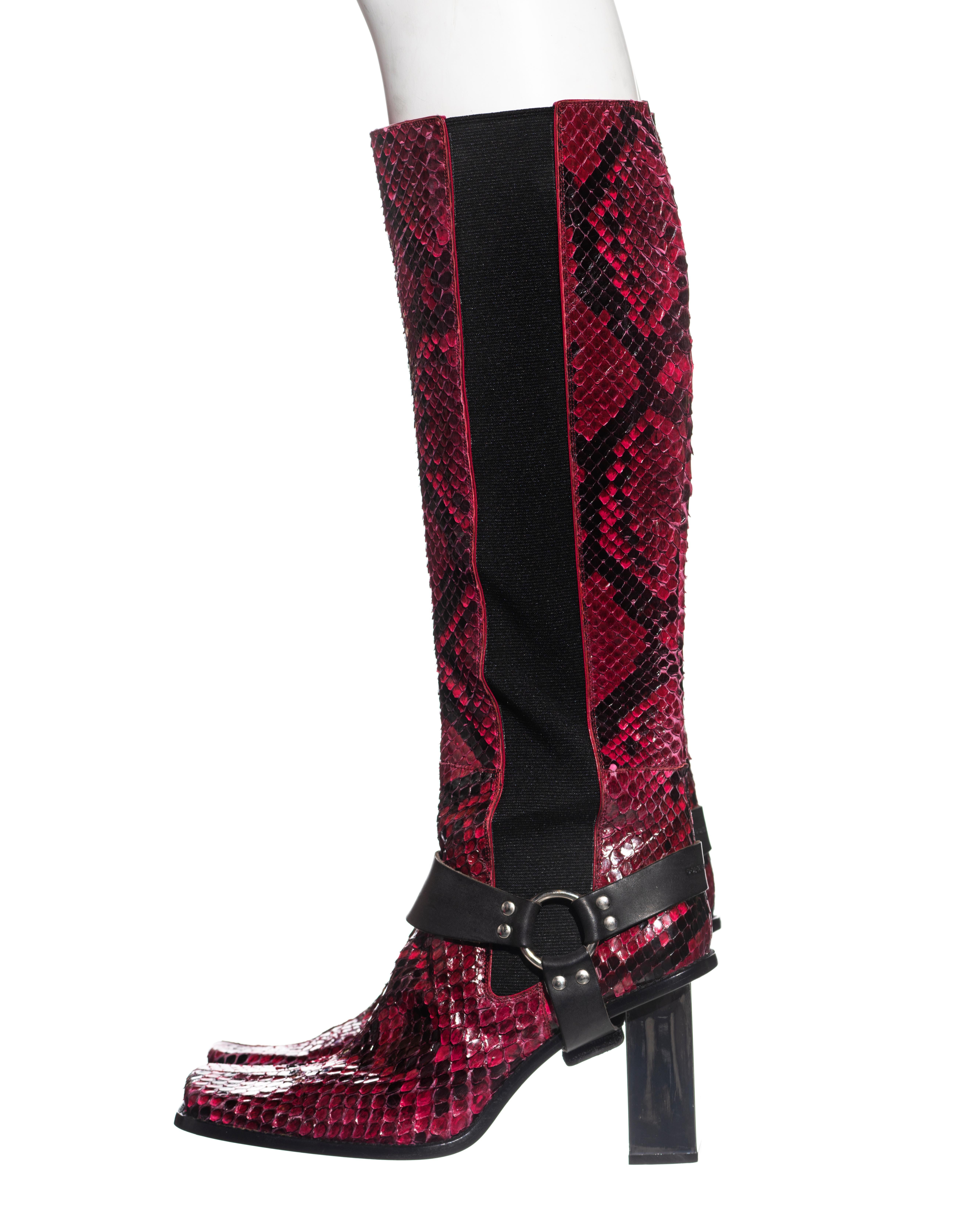 ▪ Dolce & Gabbana boots
▪ Raspberry and black python leather 
▪ Black elastic side panels 
▪ Square toe
▪ 3.5