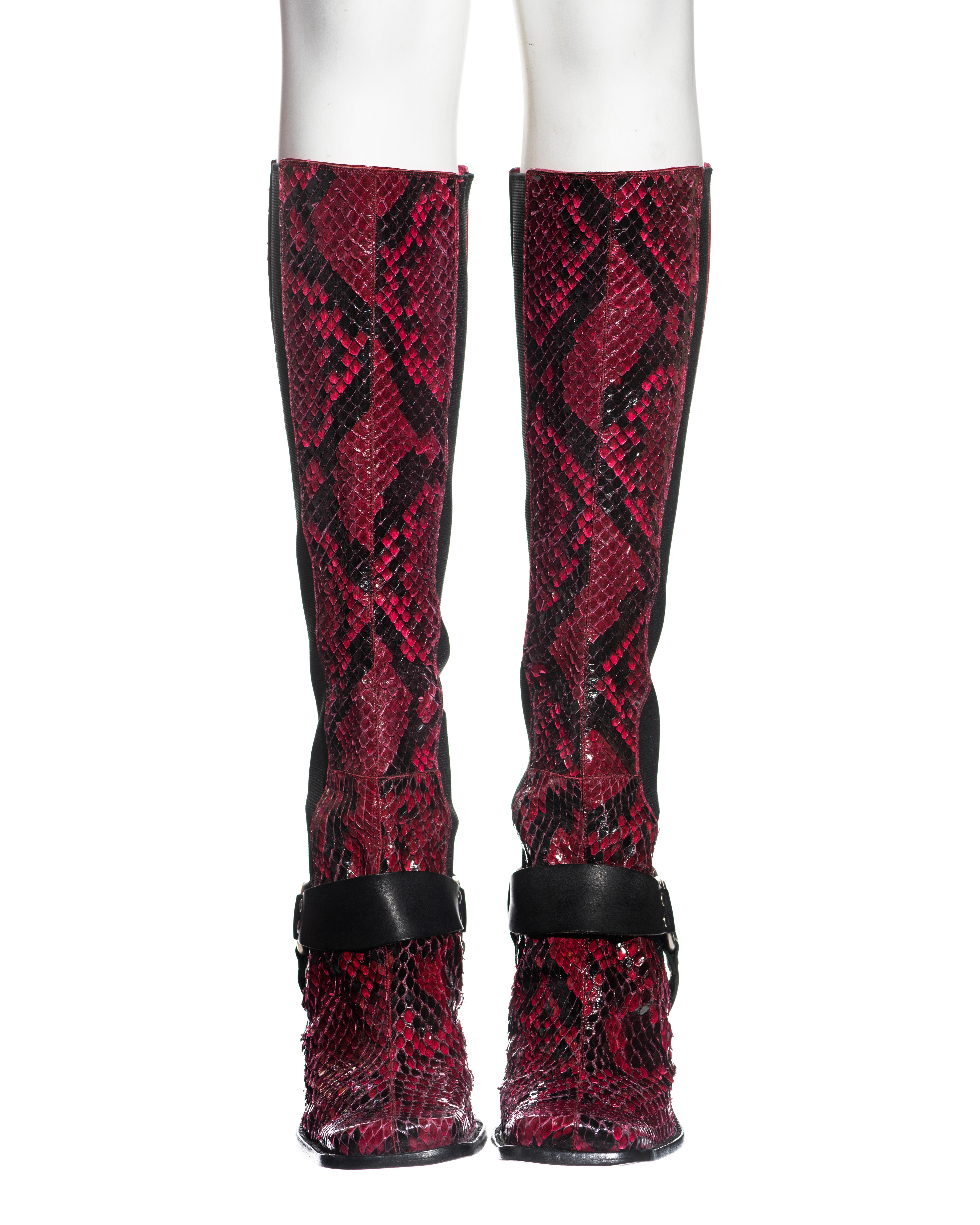 Bottes en python framboise à talons miroir Dolce & Gabbana, A/H 1999 Excellent état - En vente à London, GB