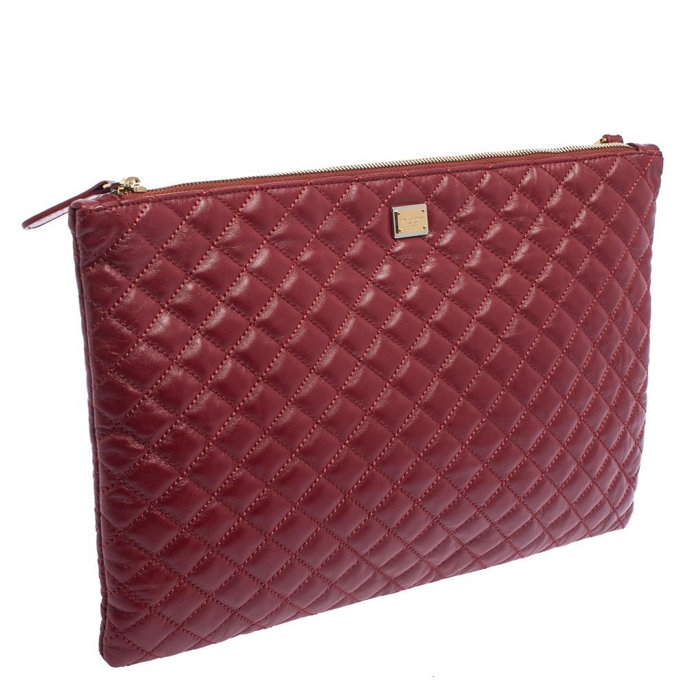 Dolce & Gabbana Red Quilted Leather Pouch In Good Condition In Dubai, Al Qouz 2