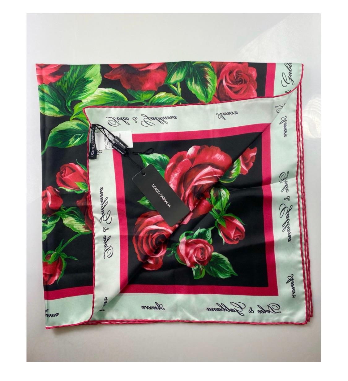 Dolce & Gabbana Red Rose Amore
printed silk large scarf wrap

Size 90cmx90cm

100% silk

Made in Italy

Brand new with tags!

Please check my other DG clothing &
shoes & accessories! 

