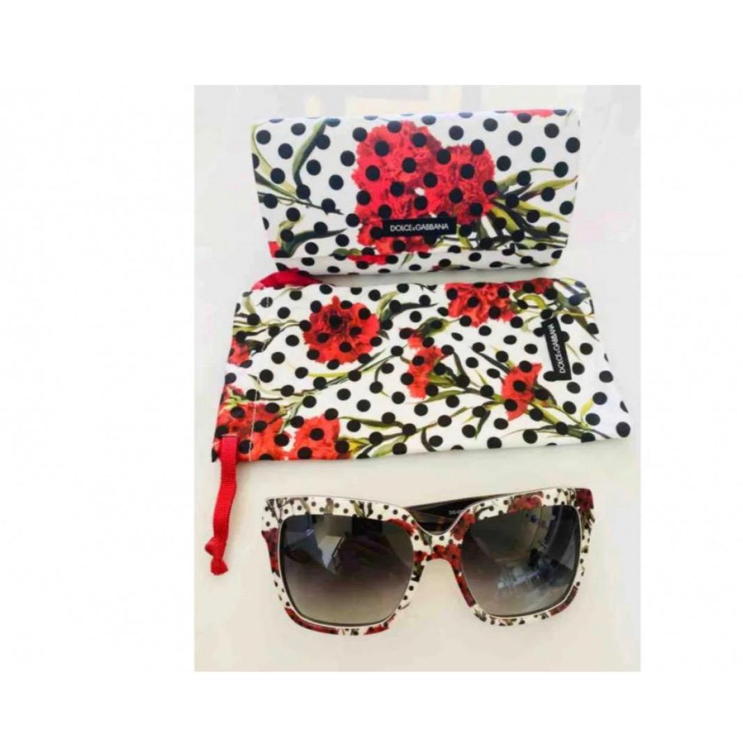 Dolce & Gabbana Red Rose gradient
lense plastic sunglasses

Come with the matching print box and
dustbag

Brand new with the tags.

Please check my other DG clothing &
accessories!

Packaging: Case
