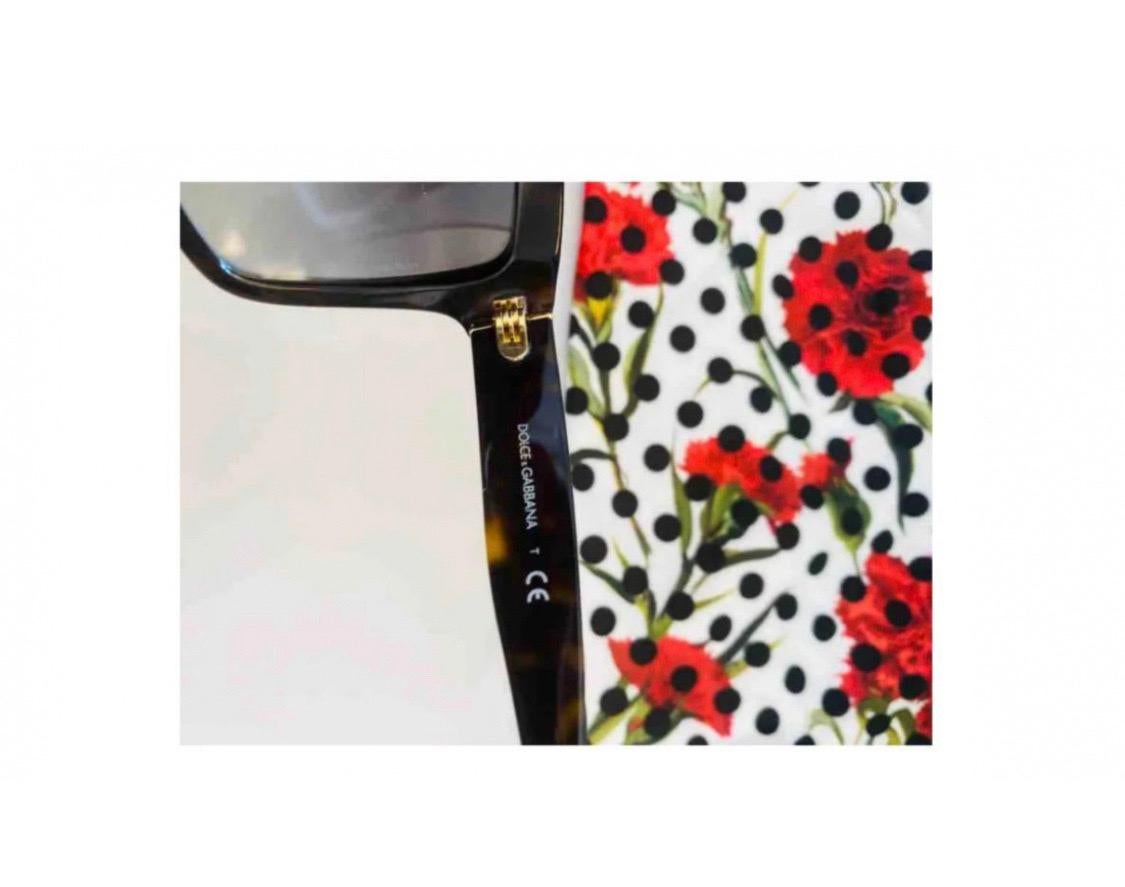 Dolce & Gabbana Red Rose gradient
lense plastic sunglasses In New Condition For Sale In WELWYN, GB