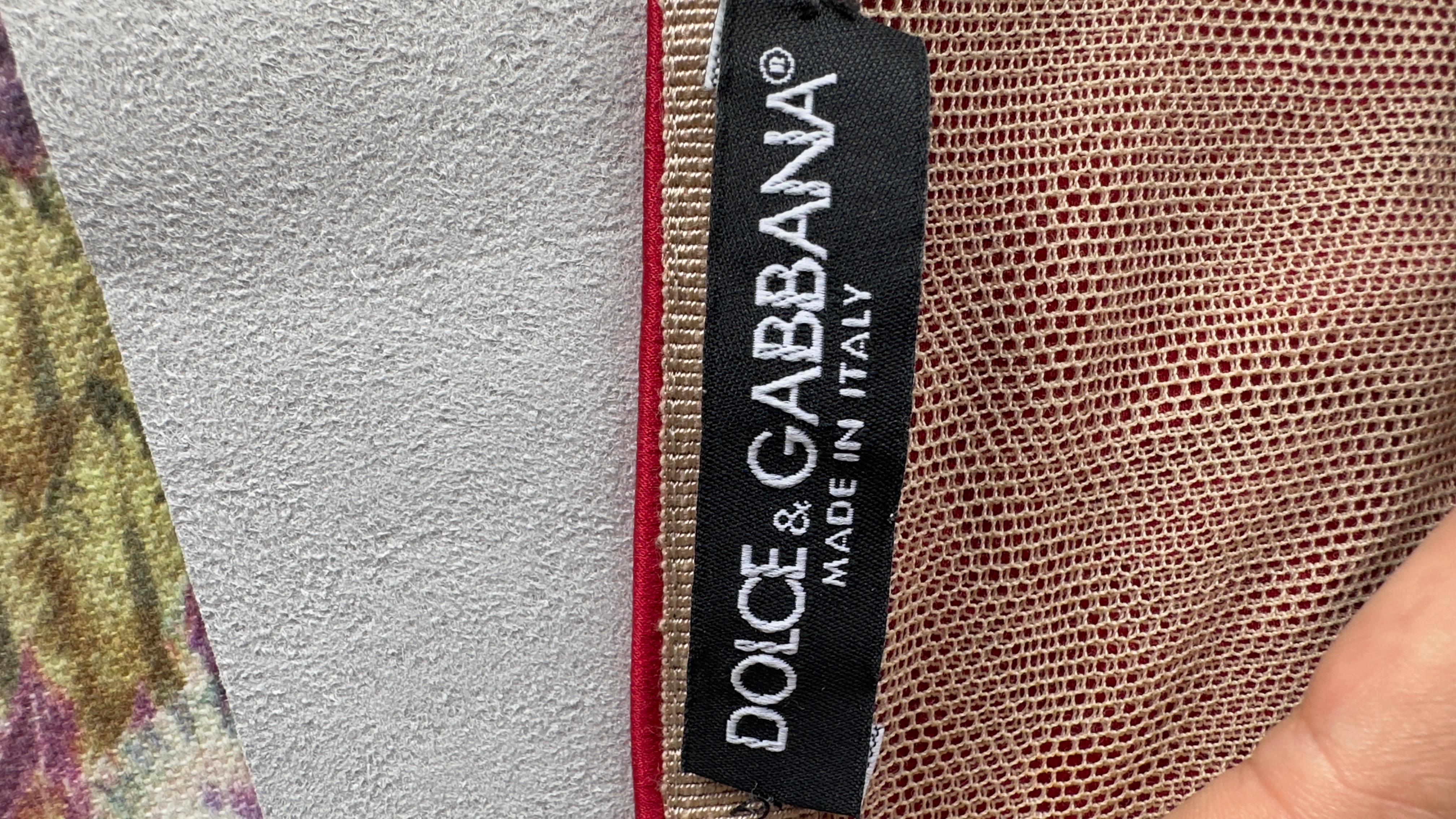 Dolce & Gabbana - Robe bustier drapée en satin rouge ornée de soie, taille M en vente 3