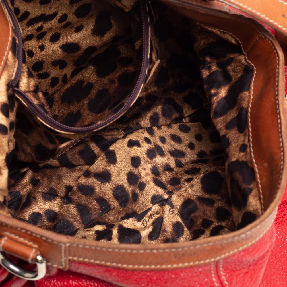 Dolce & Gabbana Red Shimmery Glossy Leather Miss Fluid Hobo In Fair Condition In Dubai, Al Qouz 2