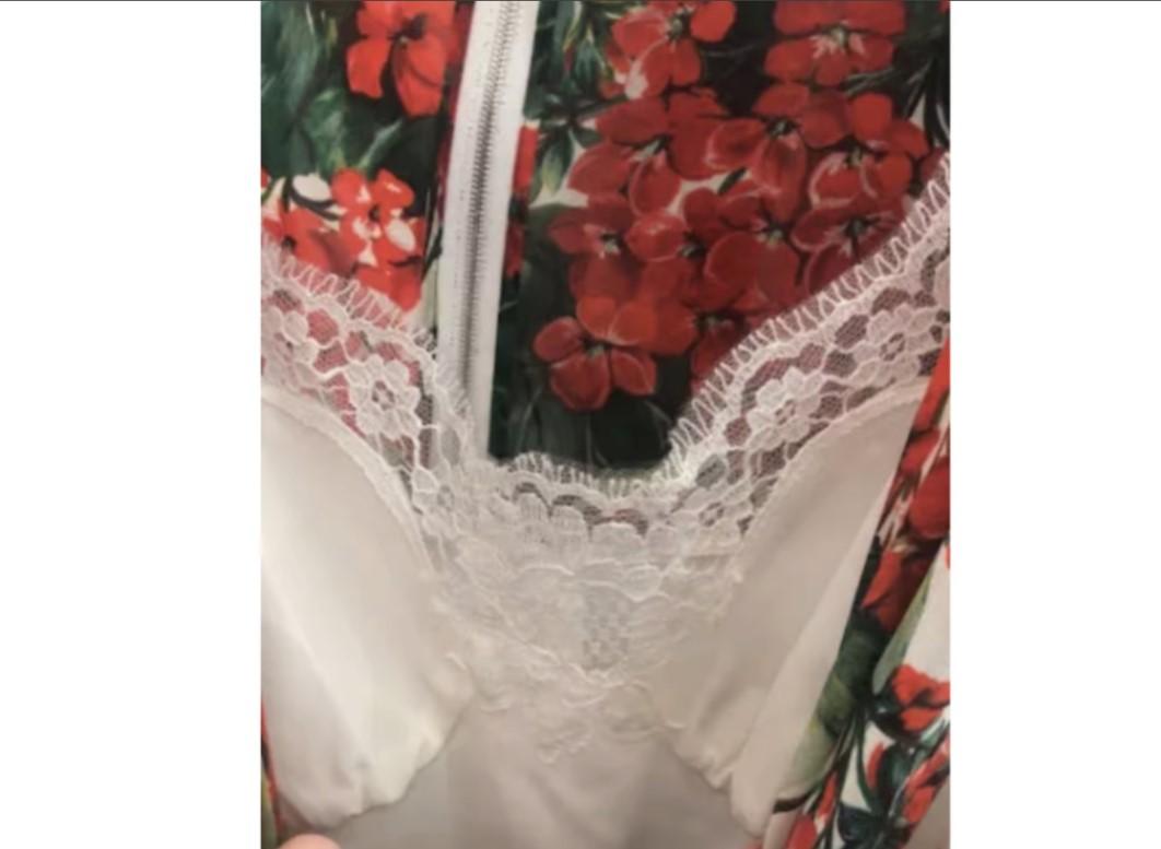 Marrone Dolce & Gabbana - Vestito midi floreale in seta rosso geranio con fiori - scollo a V di media lunghezza in vendita