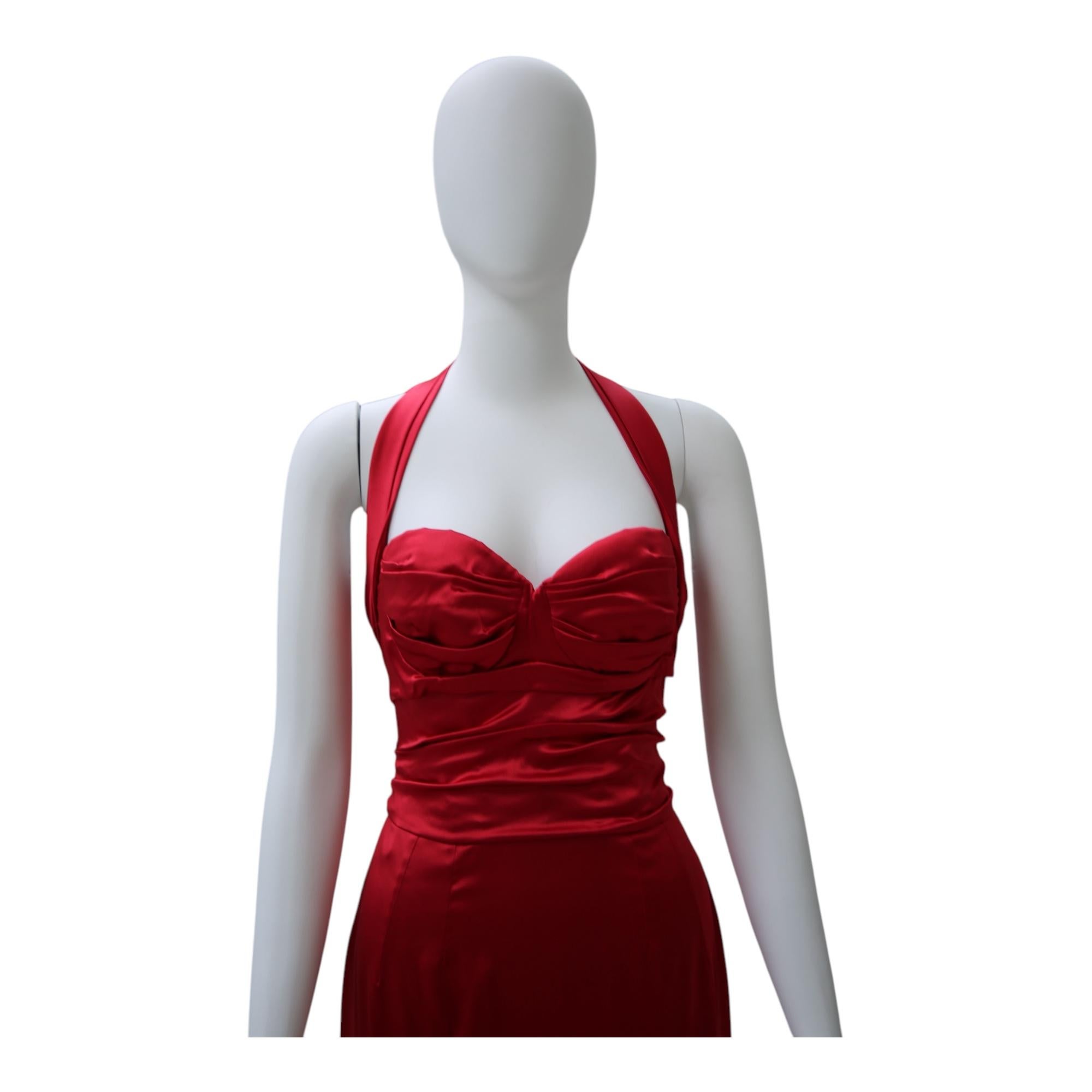 Dolce & Gabbana Bata de Seda Roja Inspirada en la Colección Alta Moda Otoño 2020 en Excelente estado para la venta en Dallas, TX
