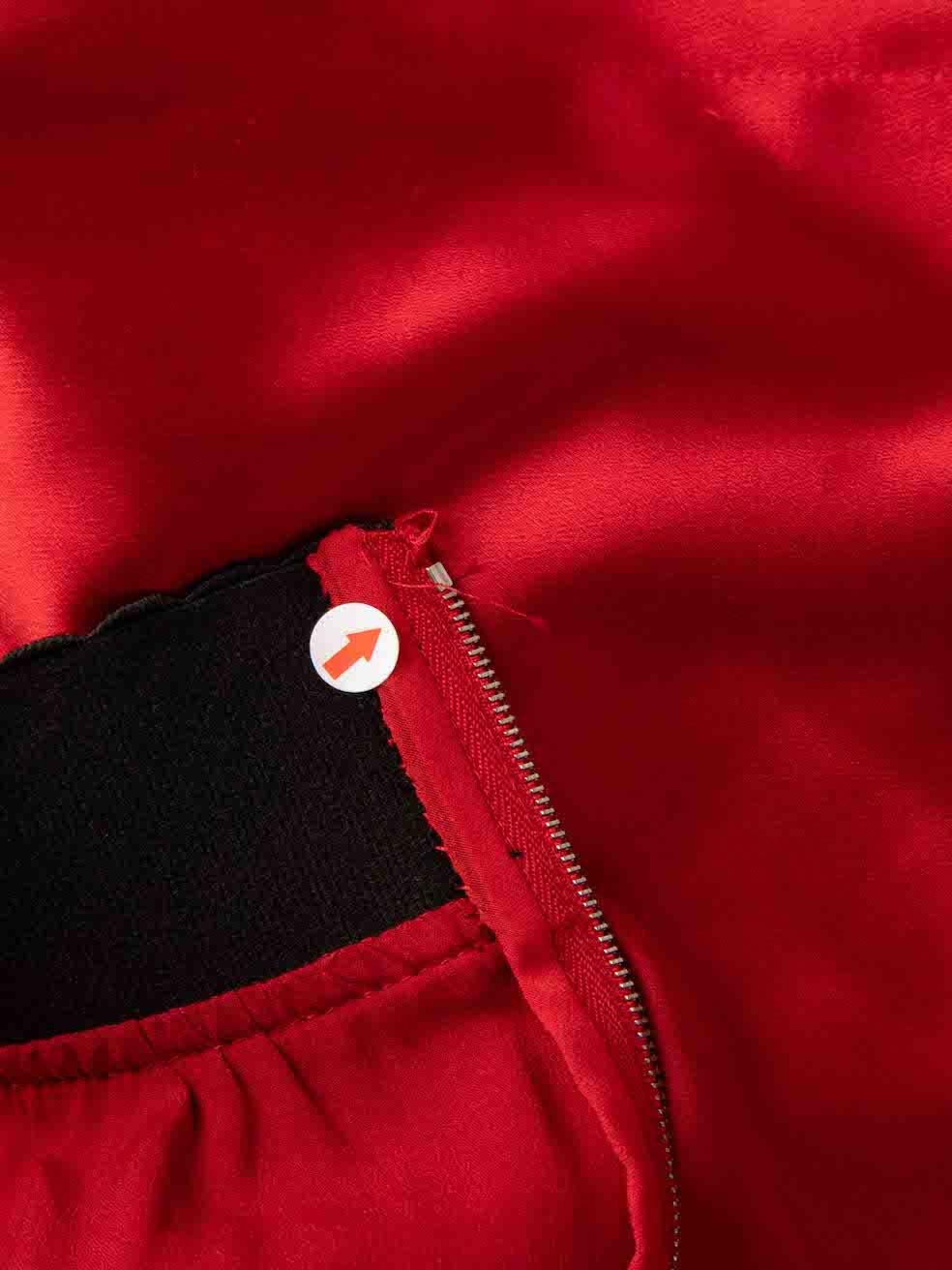 Dolce & Gabbana jupe rouge bordée de dentelle, taille XL Pour femmes en vente