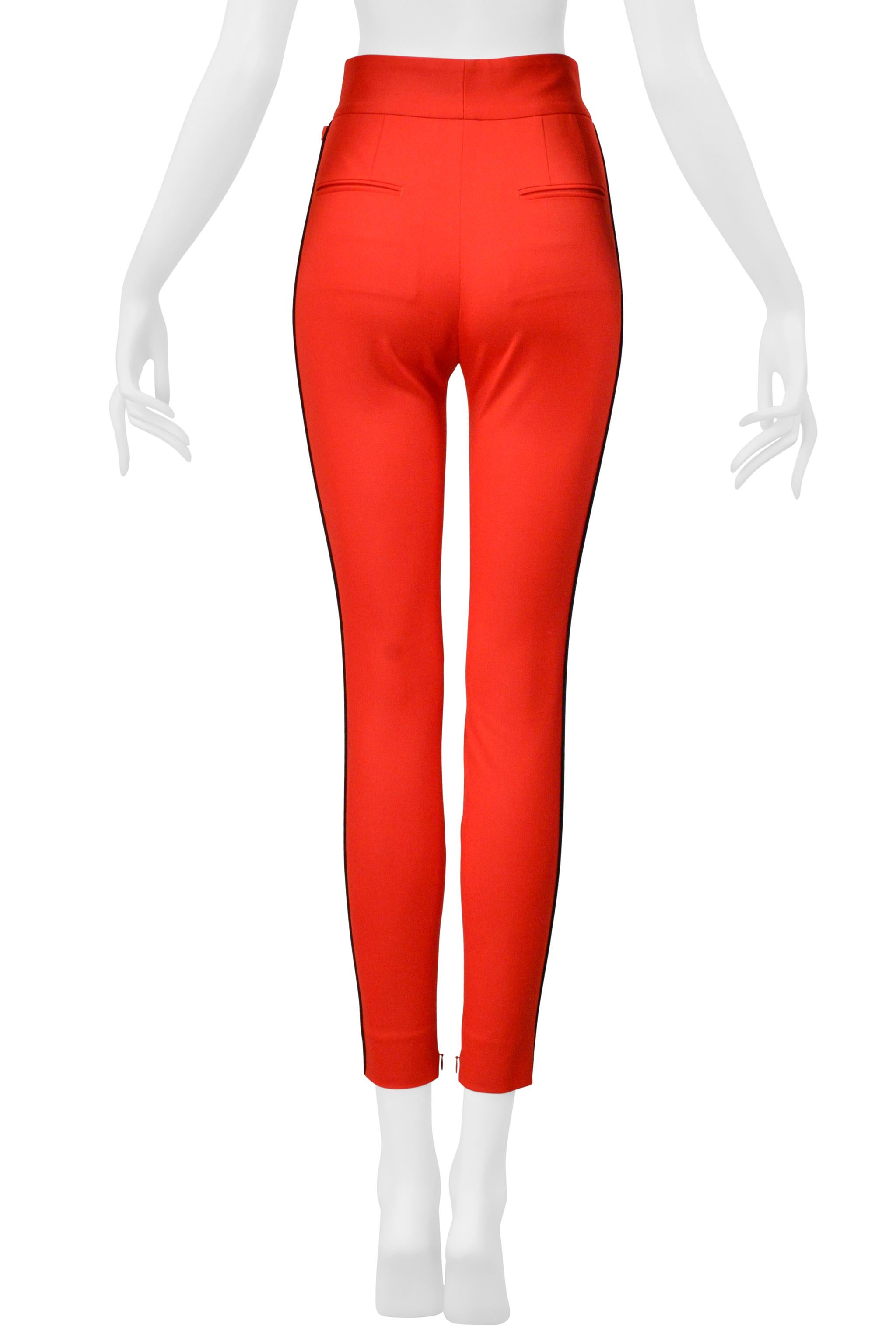 Dolce & Gabbana Pantalon skinny rouge avec passepoils et logo noirs en vente 1