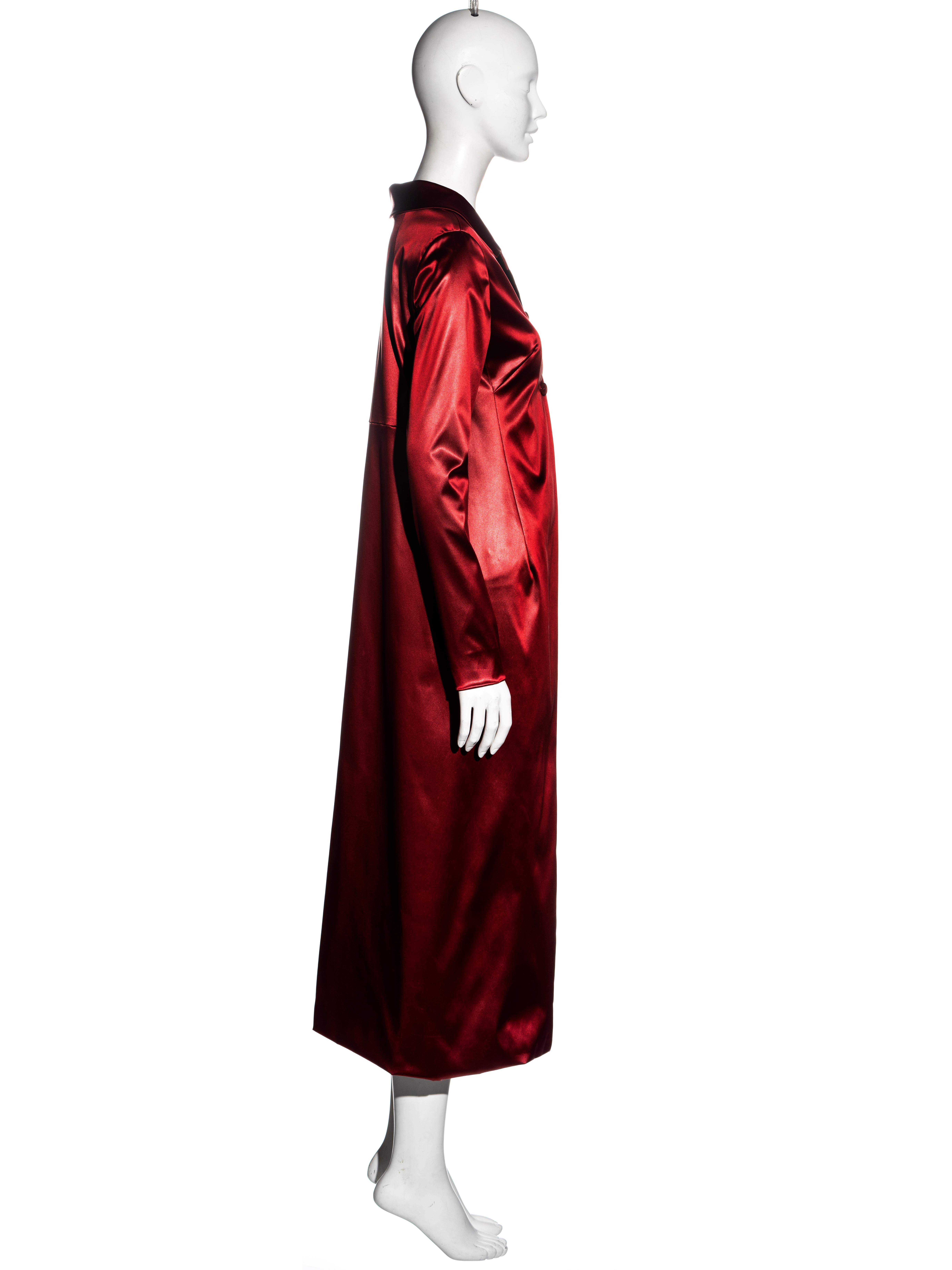 Dolce & Gabbana, cappotto e gonna in satin elasticizzato rosso, ss 1999 in vendita 2