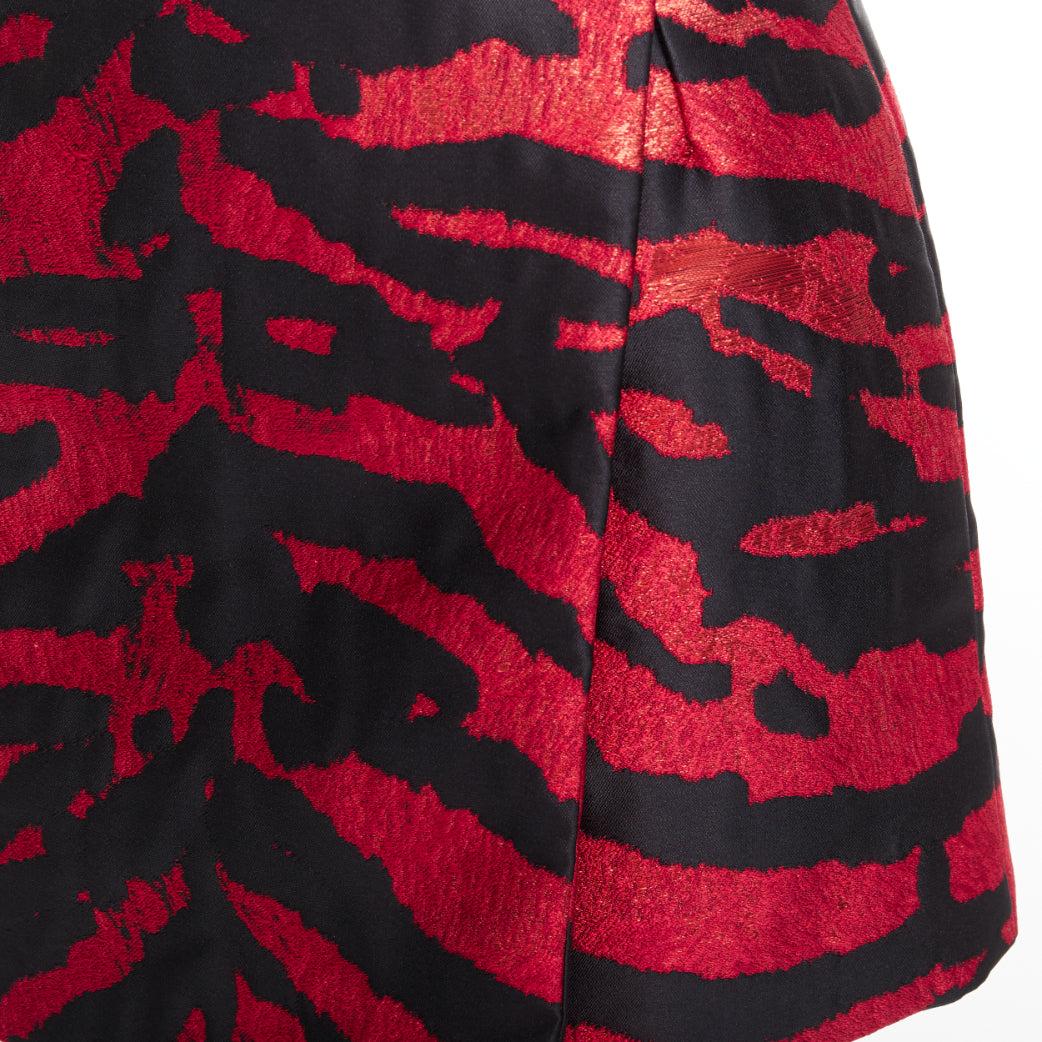 DOLCE GABBANA rot schwarzer Tigerstreifen metallischer Jacquard Minirock mit hoher Taille IT36 XS
Referenz: AAWC/A01582
Marke: Dolce Gabbana
Designer: Domenico Dolce und Stefano Gabbana
MATERIAL: Polyester, Gemisch
Farbe: Schwarz, Rot
Muster: