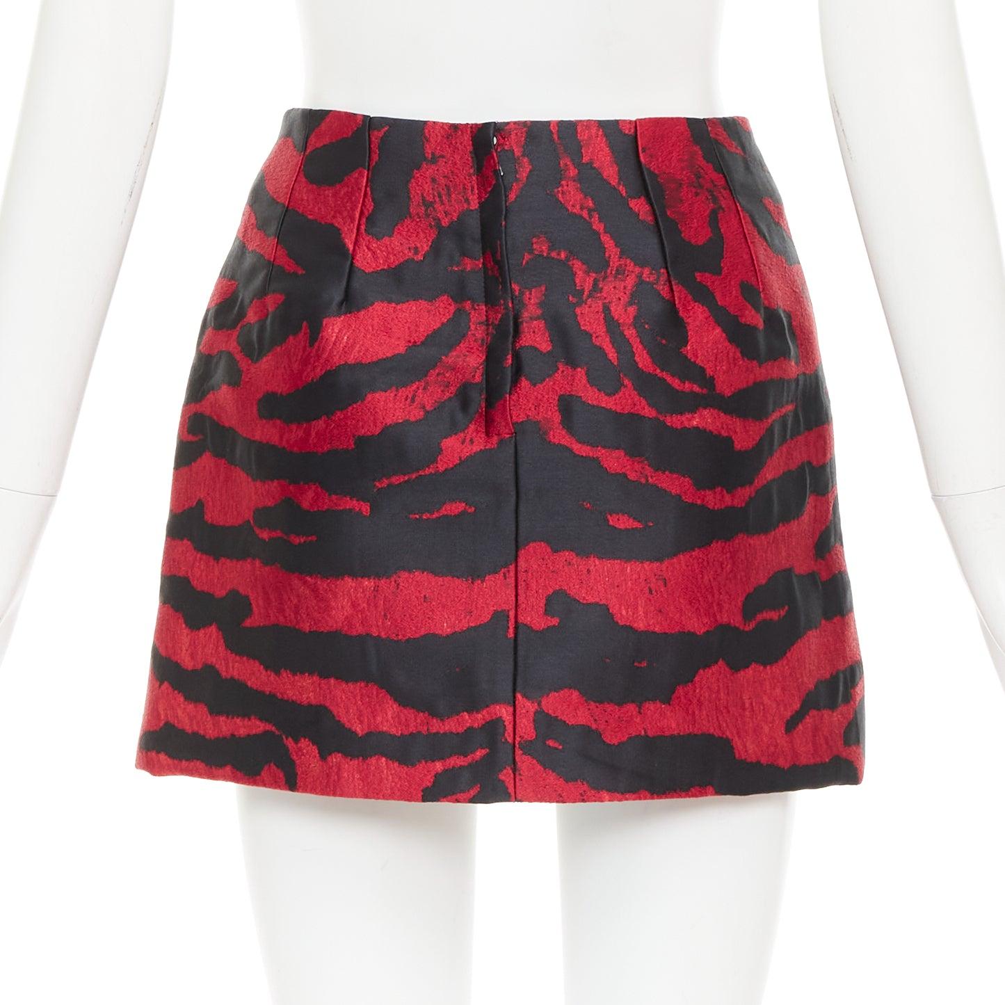 DOLCE GABBANA roter Tigerstreifen-Metallic-Jacquard-Minirock mit hoher Taille IT36 XS Damen im Angebot