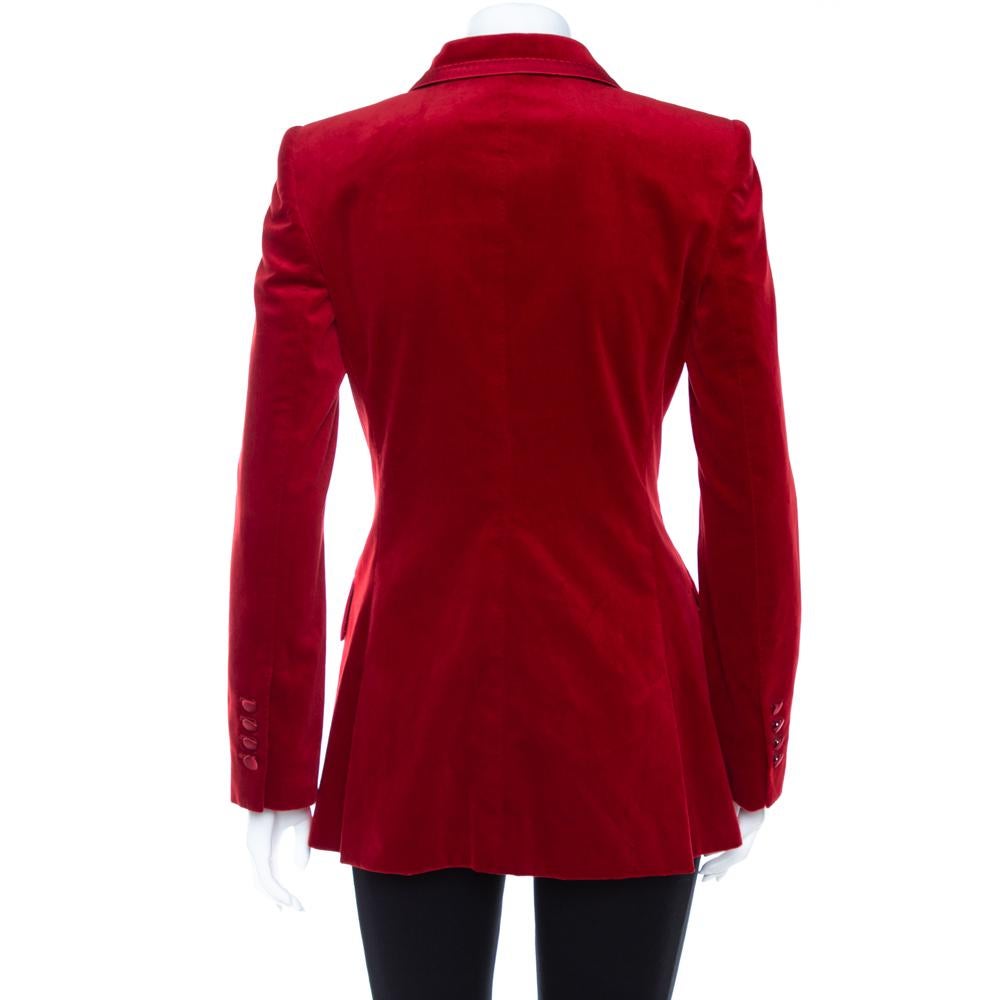 Make a refined statement with help from this Dolce & Gabbana women's red blazer. Tailored using velvet, the blazer features a double-breasted front. Wide lapels, satin trims, long sleeves, and three pockets complete the creation.

